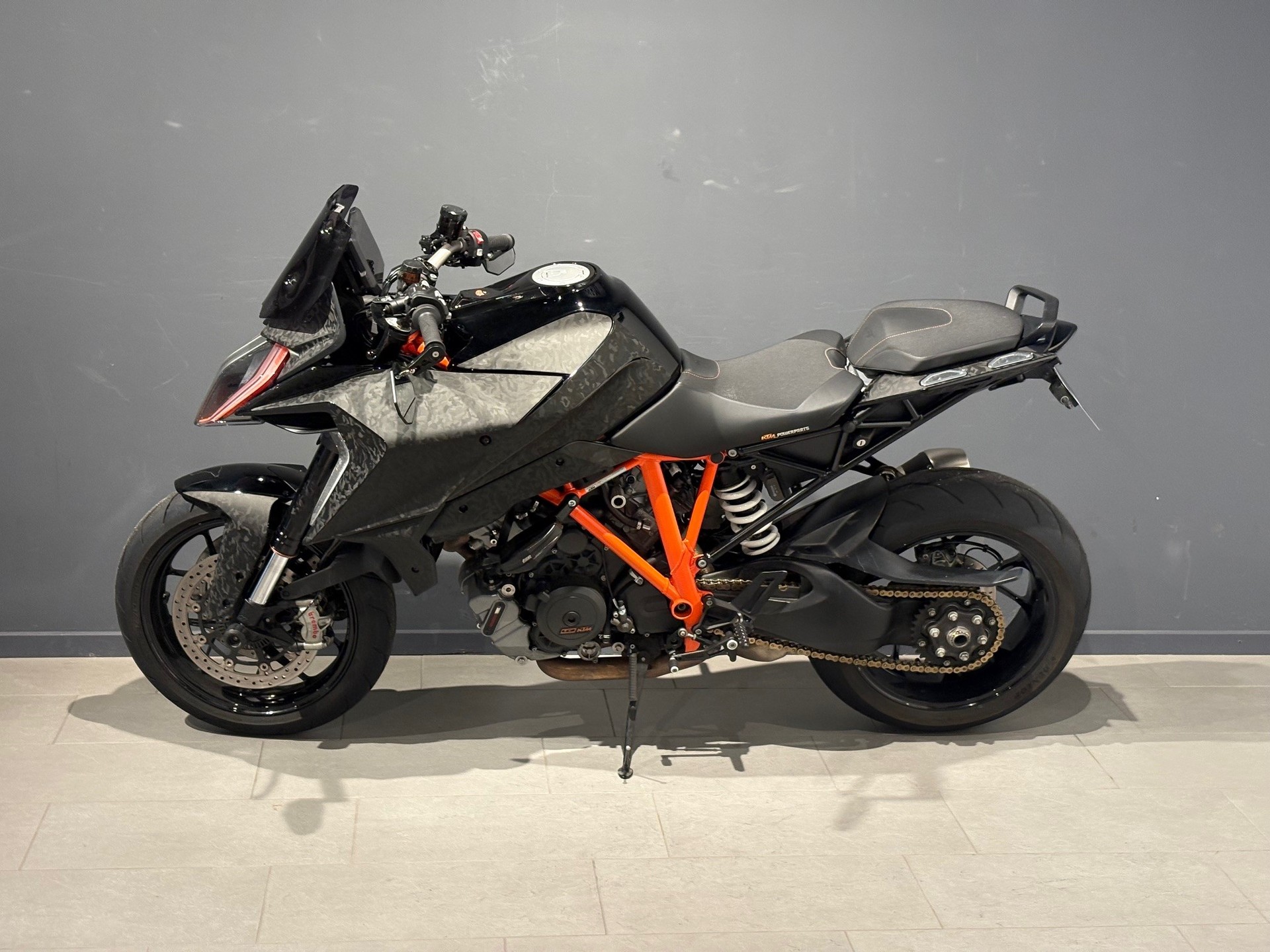 KTM 1290 Super Duke GT-showroom-element-3