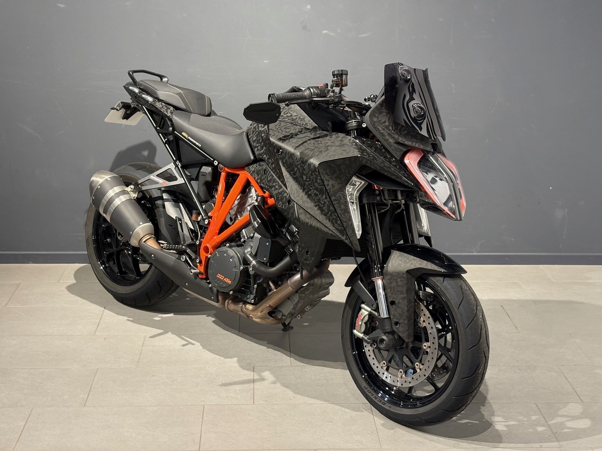 KTM 1290 Super Duke GT-showroom-element-1