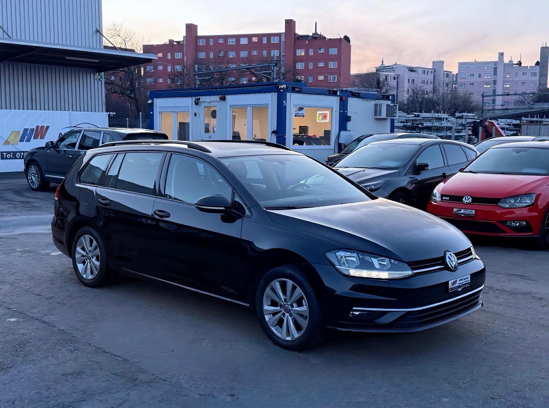 VW Golf Variant 1.4 TSI Comfortline DSG / Ab MFK / Servicegepflegt bei VW / 8-fach bereift / Navi / Sitzheizung / Facelift-image-2