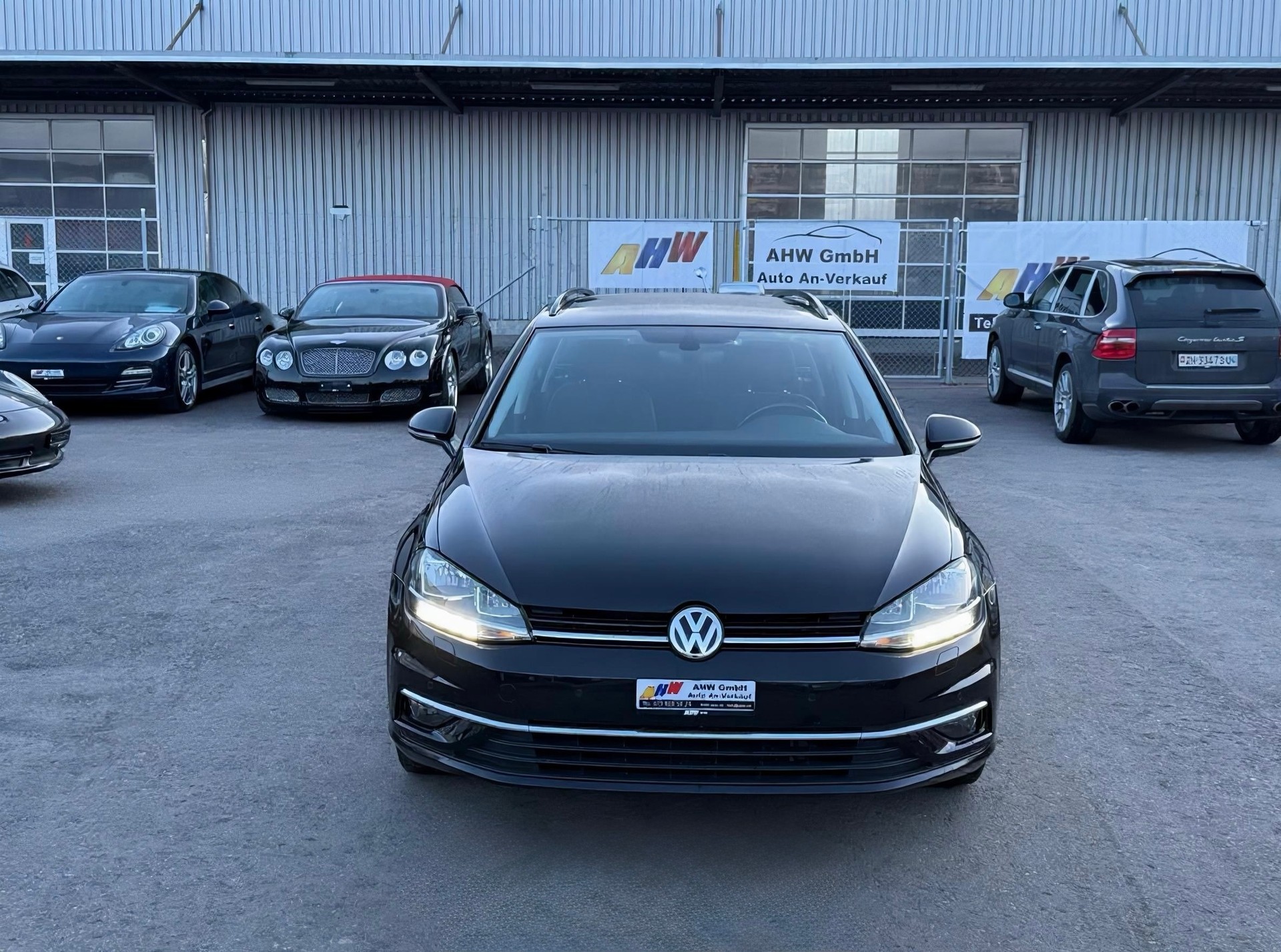 VW Golf Variant 1.4 TSI Comfortline DSG / Ab MFK / Servicegepflegt bei VW / 8-fach bereift / Navi / Sitzheizung / Facelift-image-1