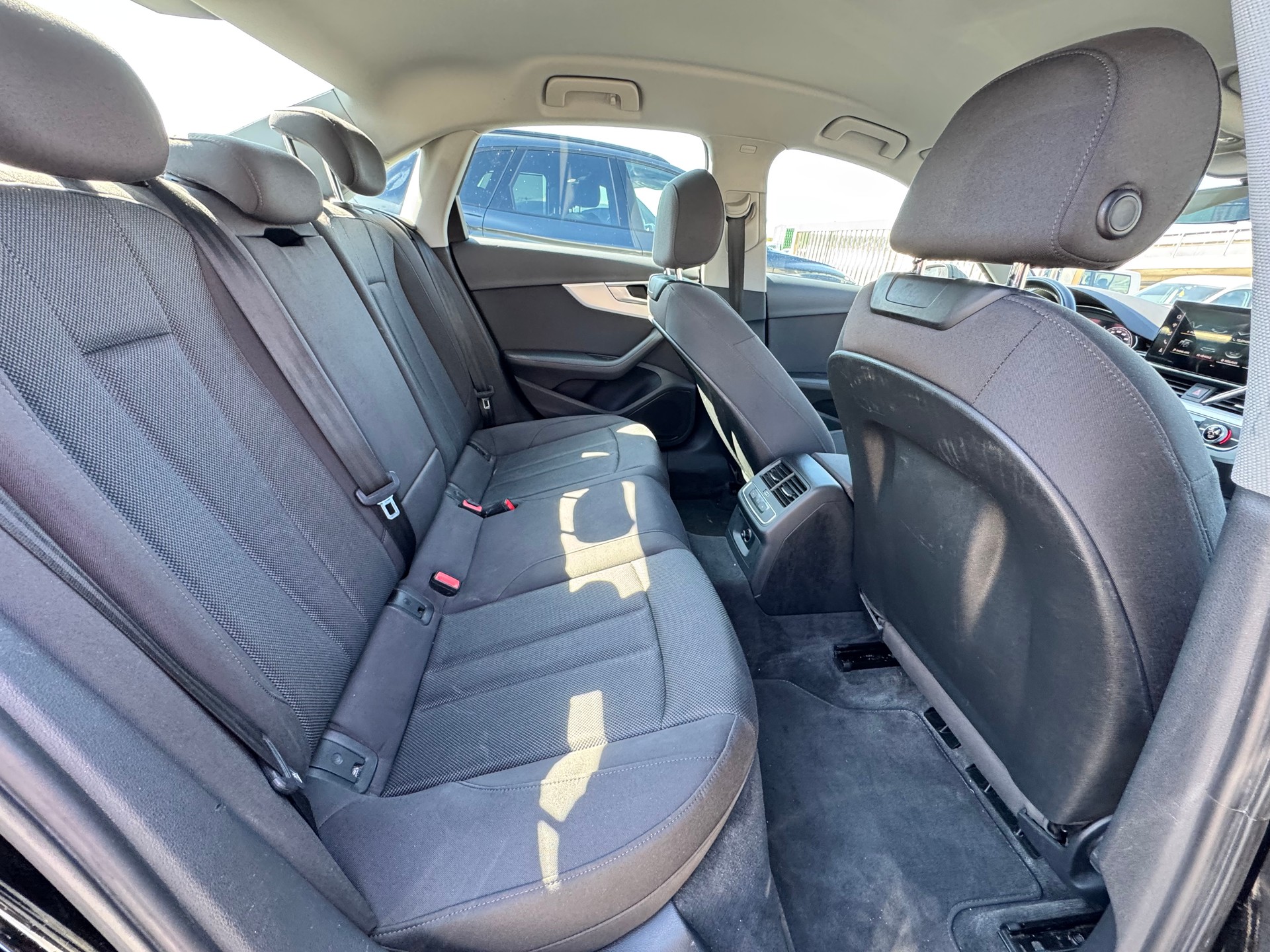 AUDI A4 Limousine 35 TDI 🇨🇭advanced S-tronic-image-11