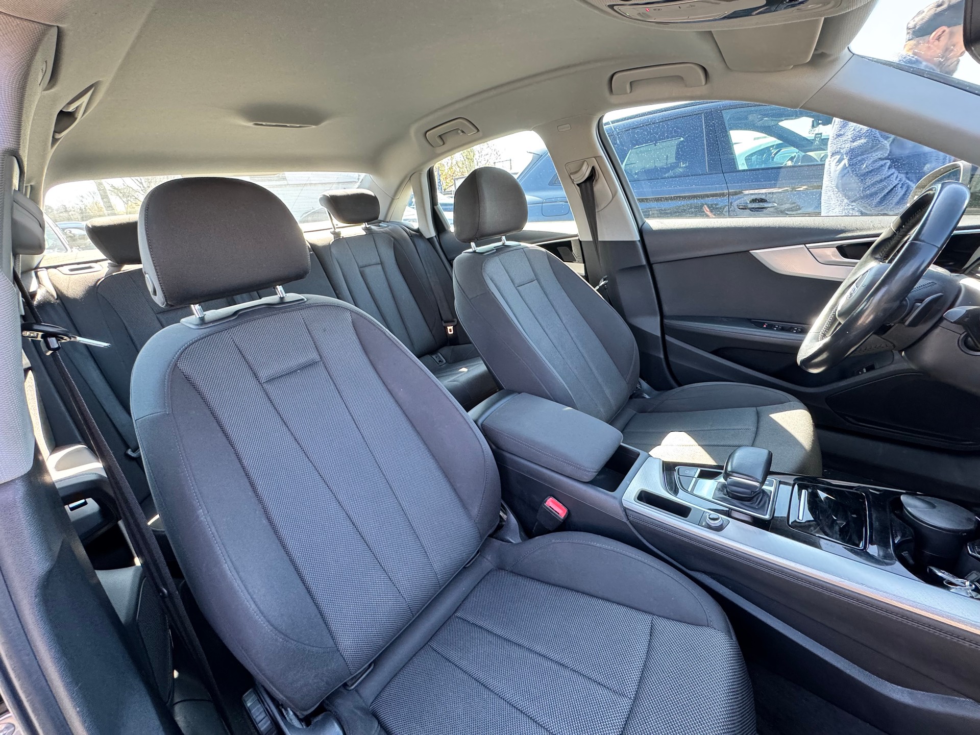 AUDI A4 Limousine 35 TDI 🇨🇭advanced S-tronic-image-10