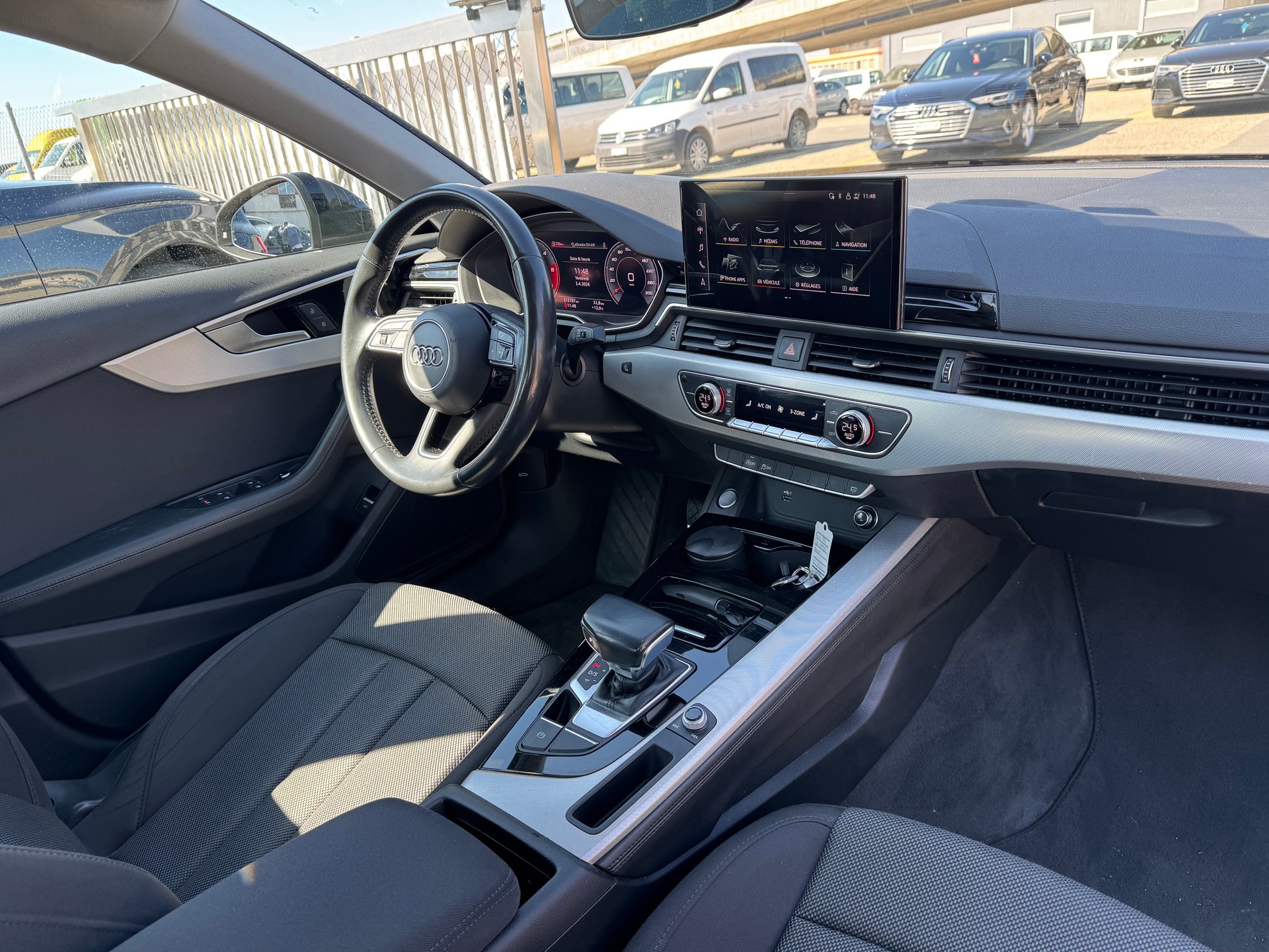 AUDI A4 Limousine 35 TDI 🇨🇭advanced S-tronic-image-9