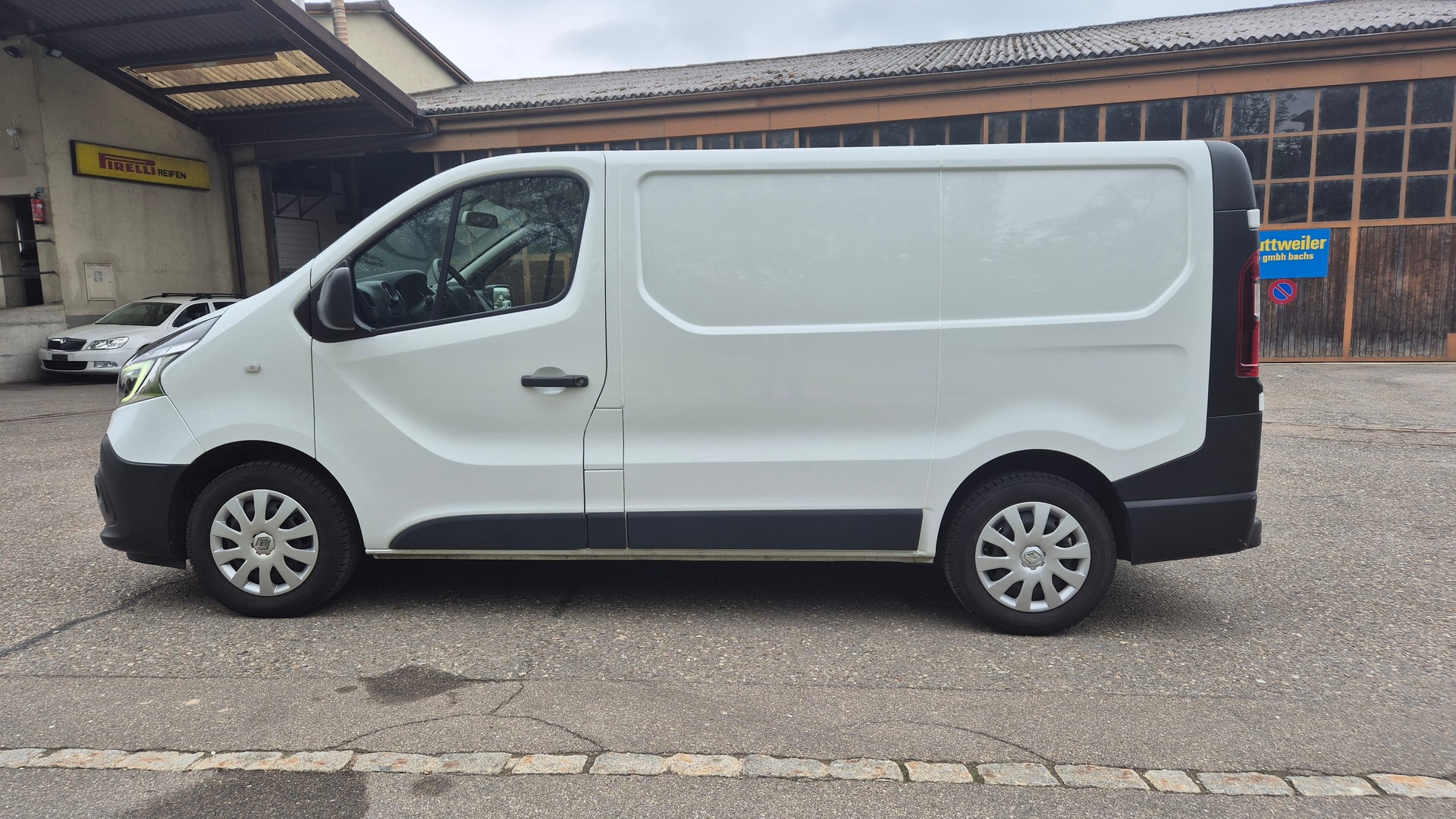 RENAULT Trafic 2.0 Energy dCi 120 3.0t Business L1H1-showroom-element-1