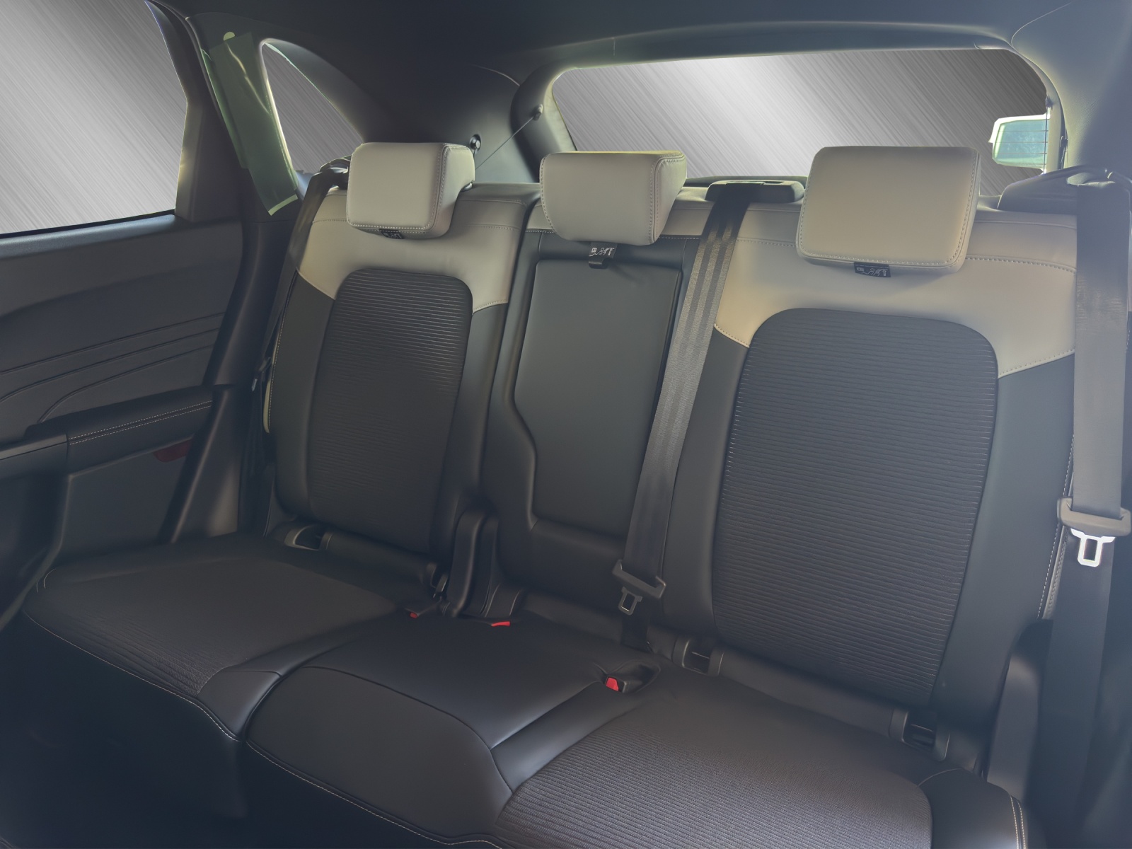 FORD Kuga 2.5 Hybrid Sound Edition 4x4-image-10