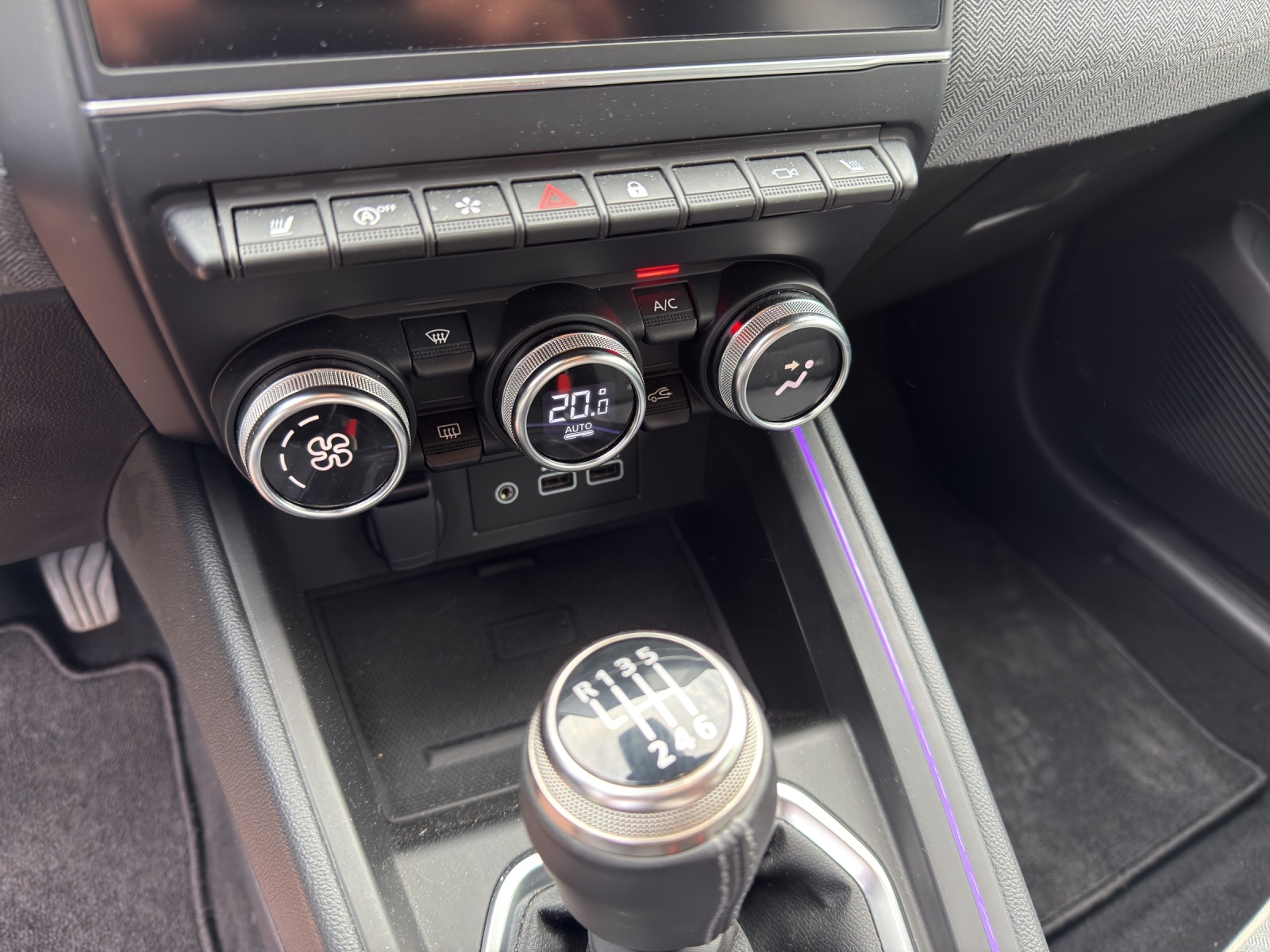 RENAULT Clio 1.0 Techno 6-Gang Manuel-image-13