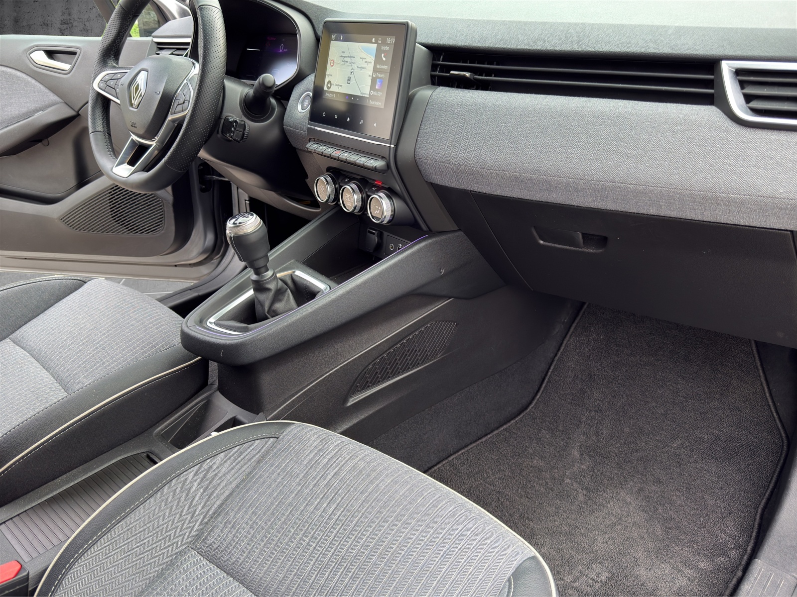 RENAULT Clio 1.0 Techno 6-Gang Manuel-image-8