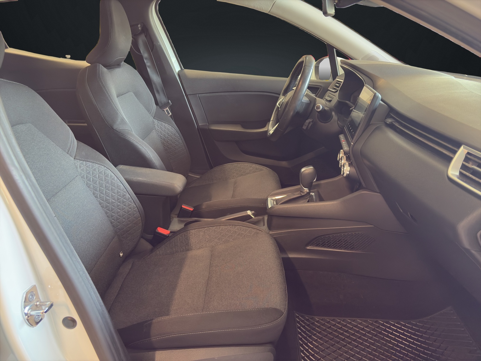 RENAULT Clio 1.6 E-Tech Business-image-12