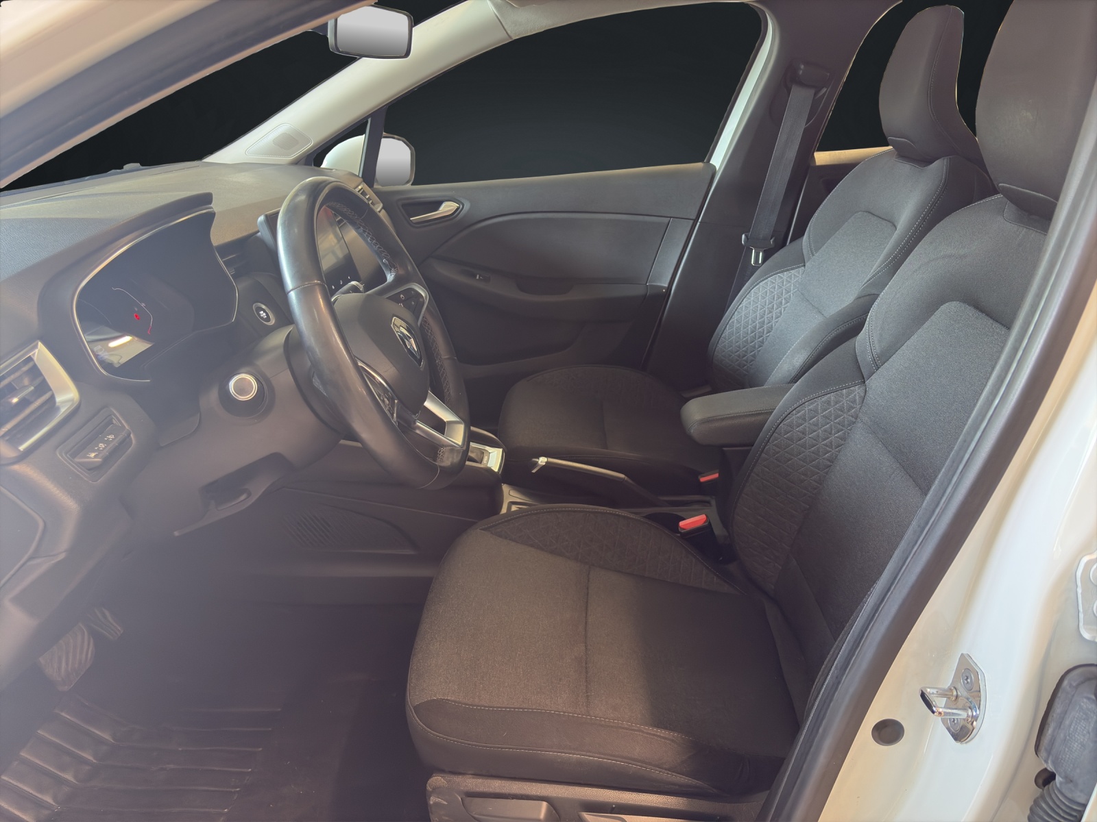 RENAULT Clio 1.6 E-Tech Business-image-11