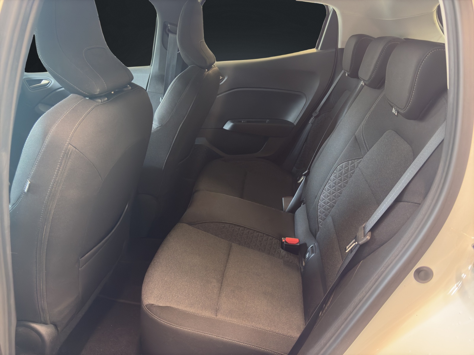 RENAULT Clio 1.6 E-Tech Business-image-13