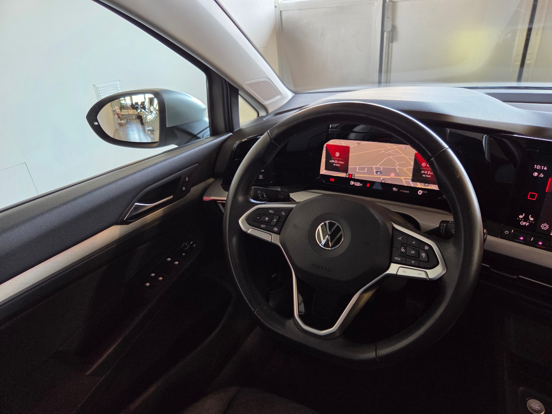 VW Golf VIII 1.5 TSI Style-image-9