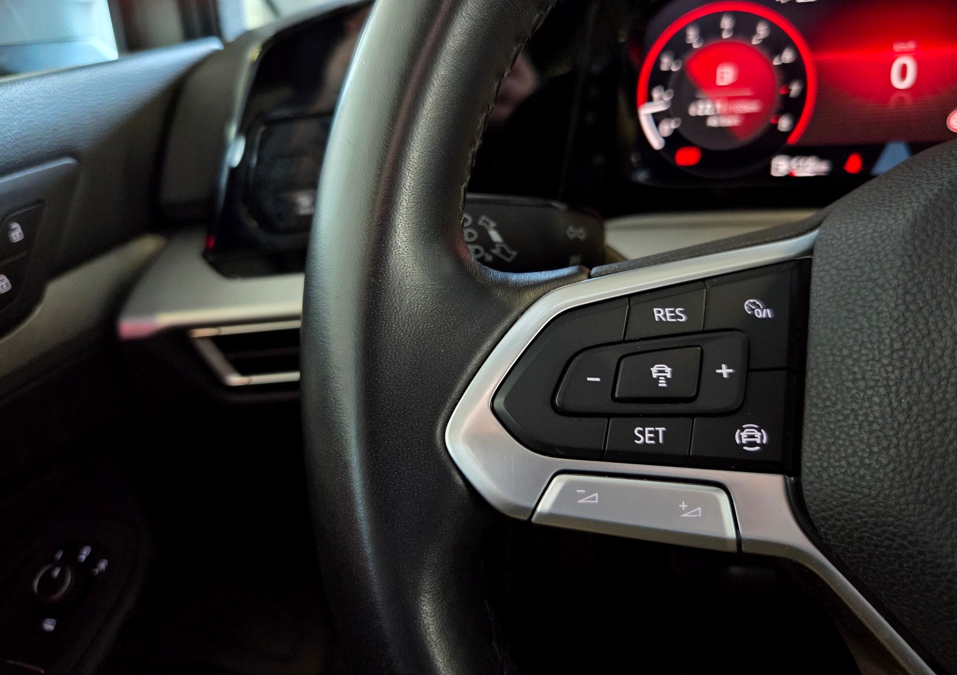 VW Golf VIII 1.5 TSI Style-image-14