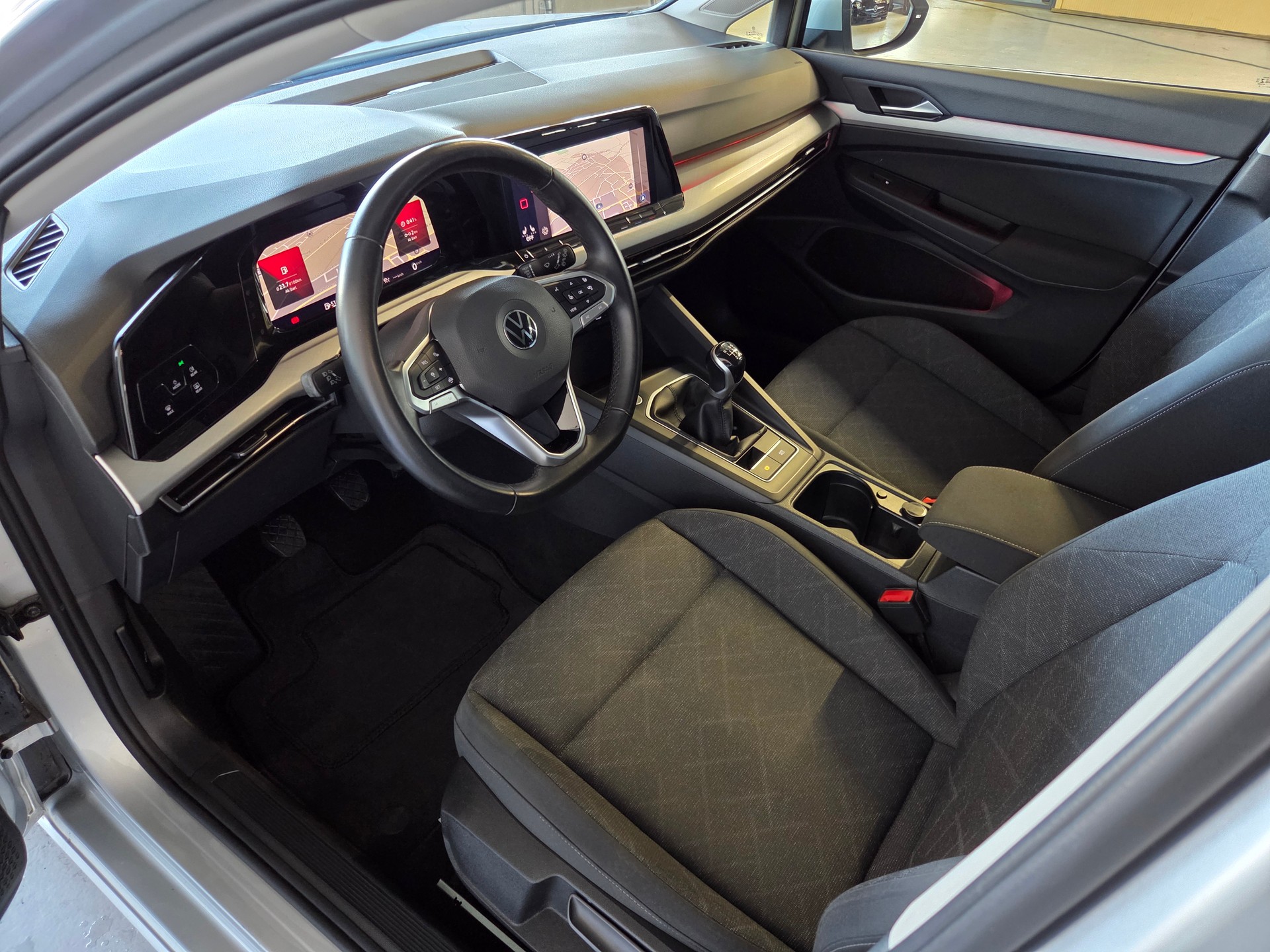 VW Golf VIII 1.5 TSI Style-image-13