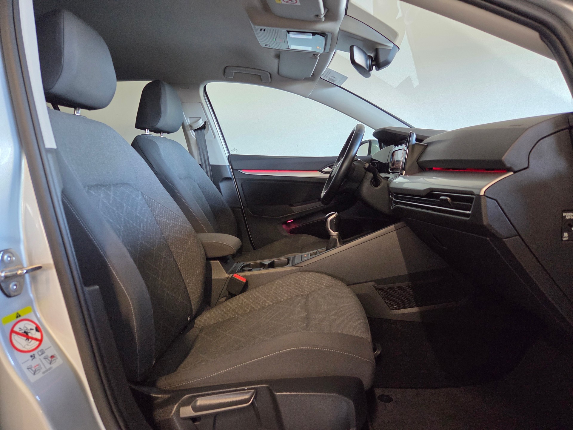 VW Golf VIII 1.5 TSI Style-image-6
