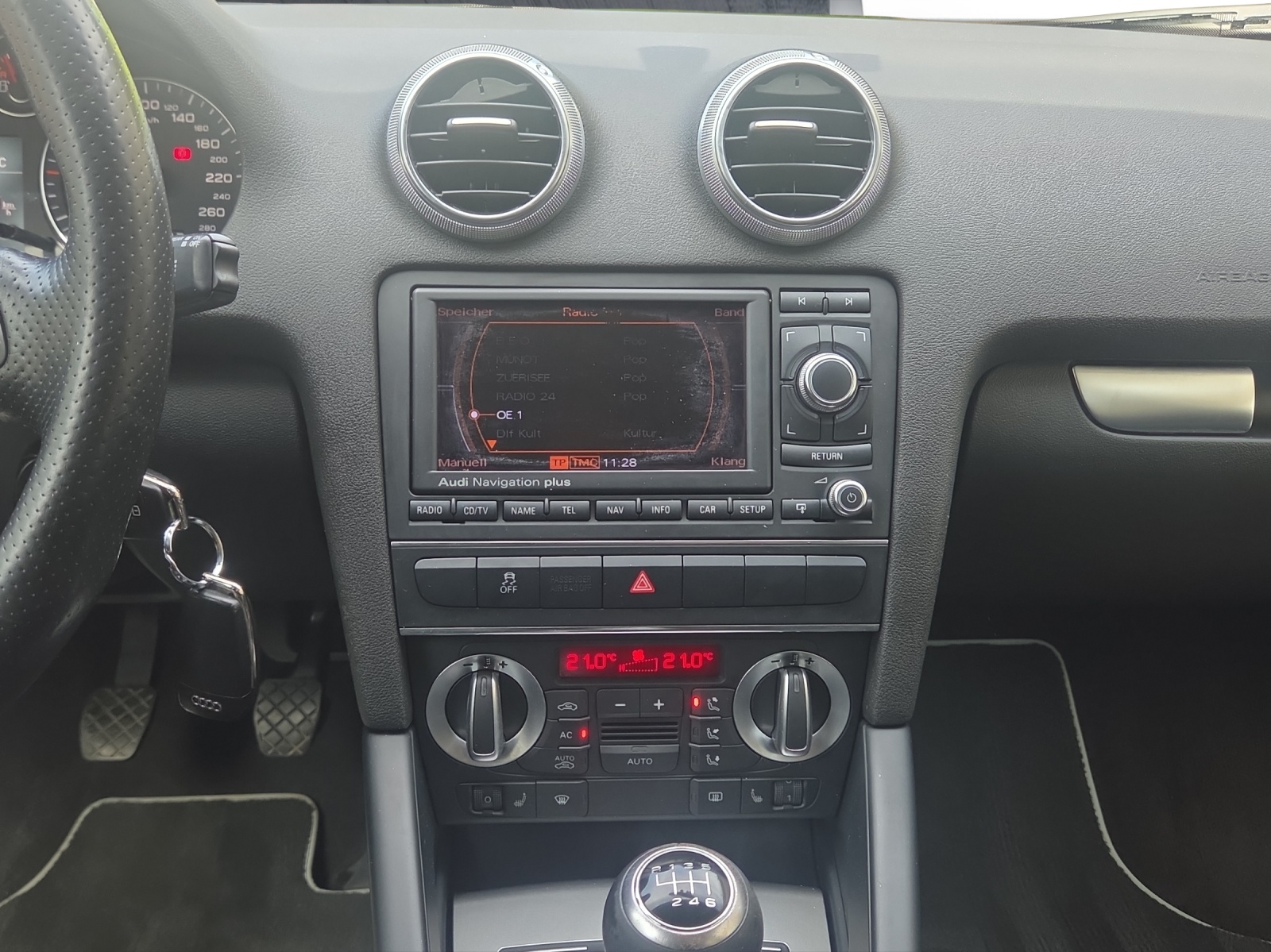 AUDI A3 Sportback 1.8 TFSI Ambition quattro-image-13