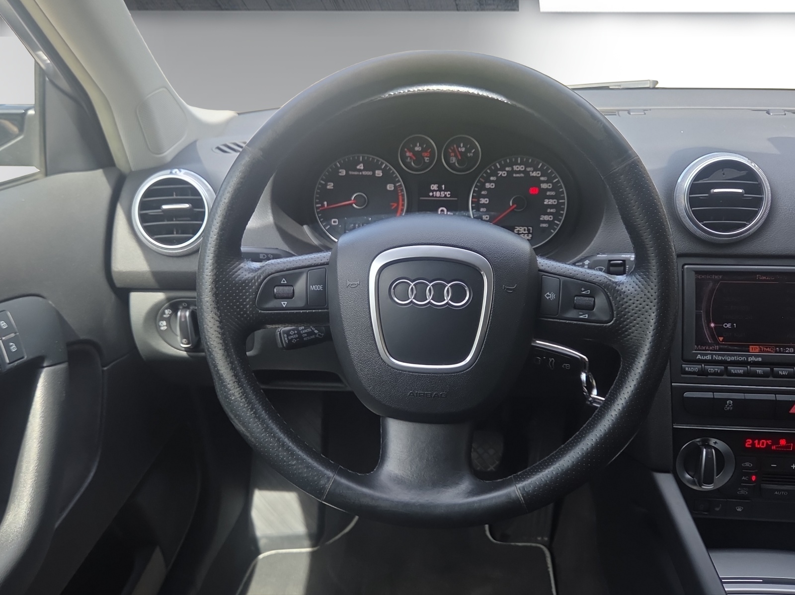 AUDI A3 Sportback 1.8 TFSI Ambition quattro-image-11