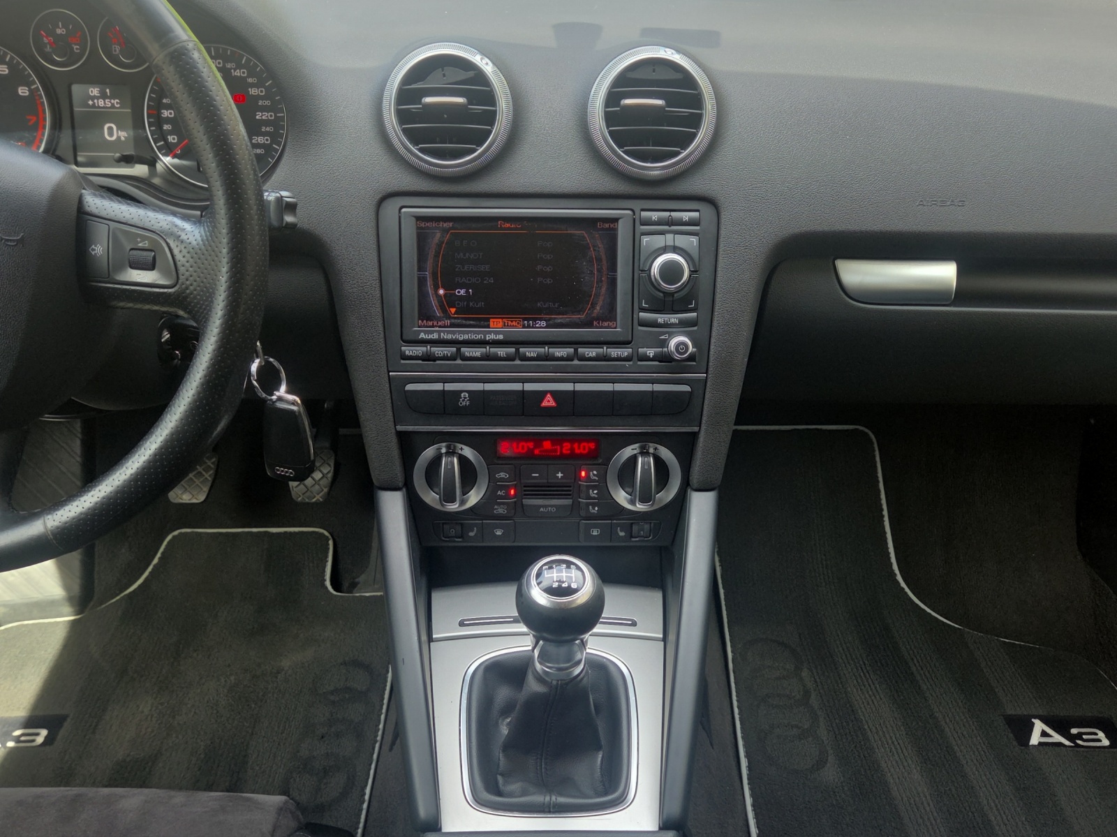 AUDI A3 Sportback 1.8 TFSI Ambition quattro-image-12