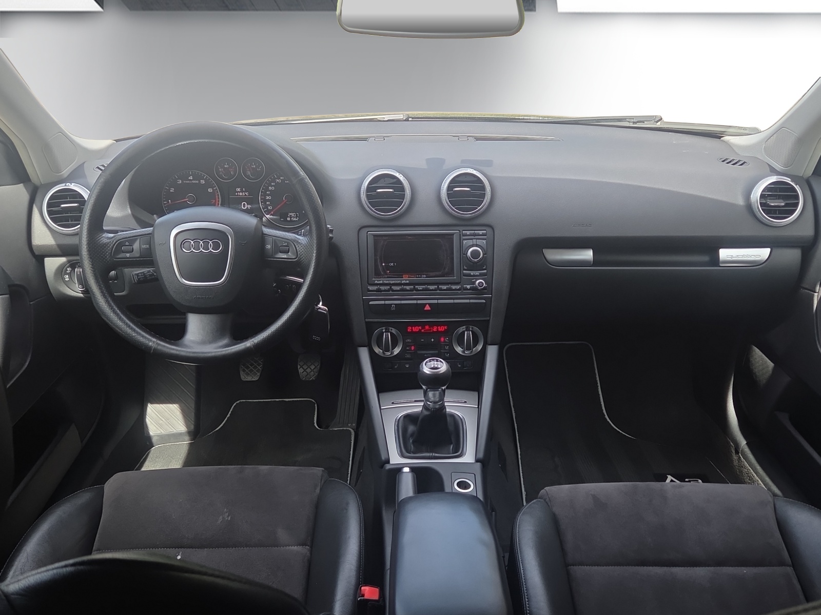 AUDI A3 Sportback 1.8 TFSI Ambition quattro-image-9