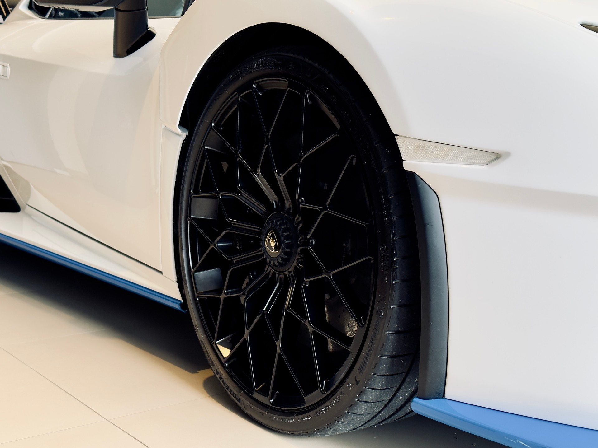LAMBORGHINI STO Coupé DCT RWD-image-17
