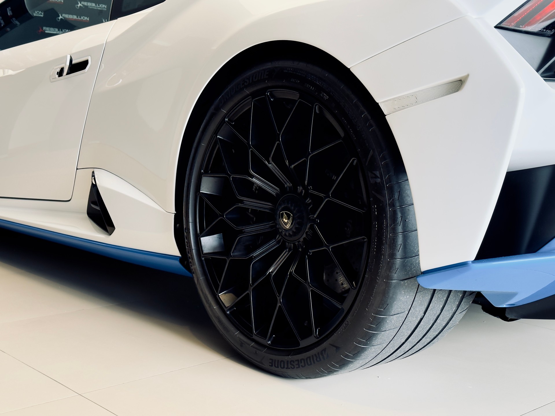 LAMBORGHINI STO Coupé DCT RWD-image-18