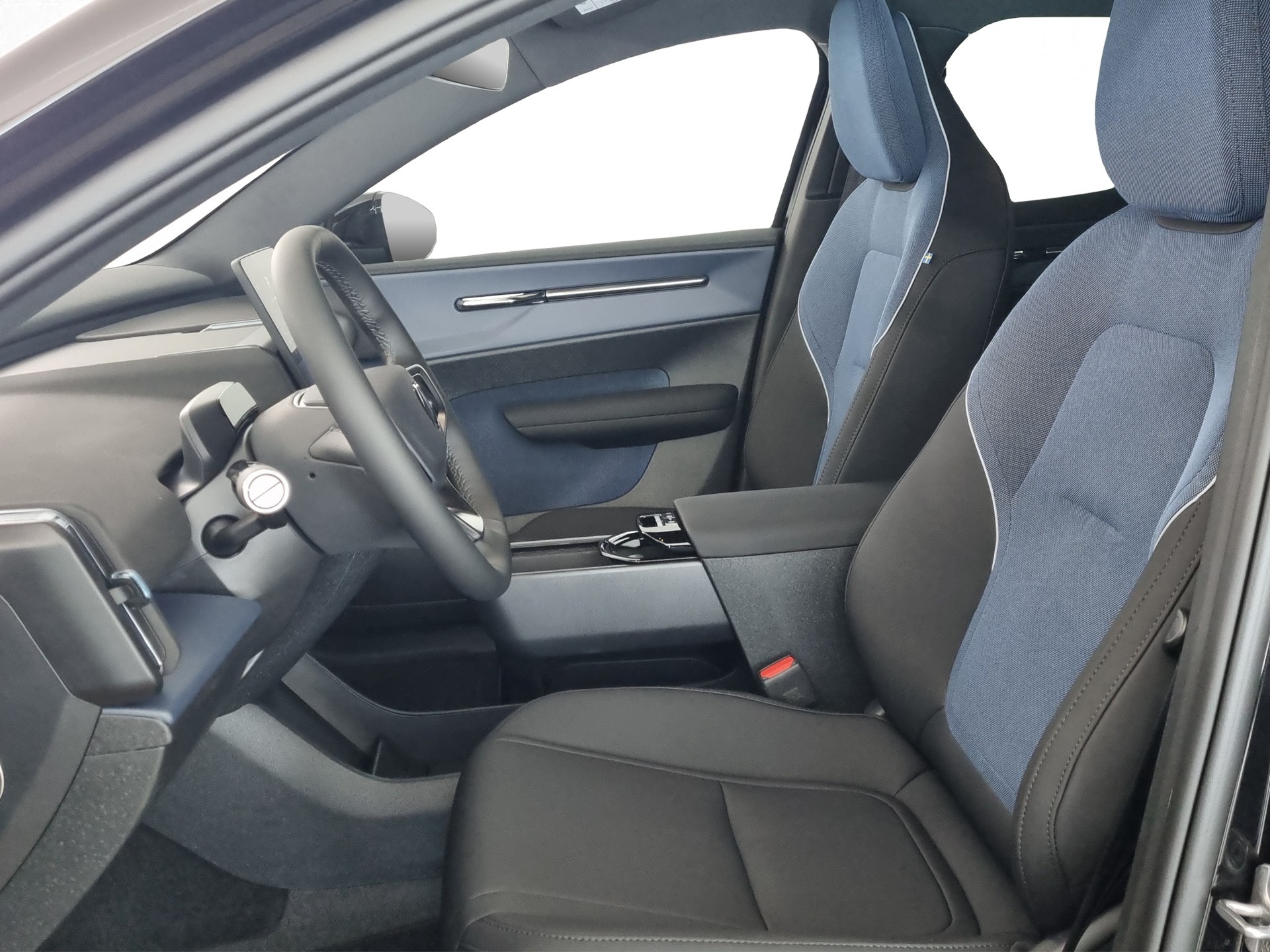 VOLVO EX 30 Twin Motor Performance Plus AWD-image-5