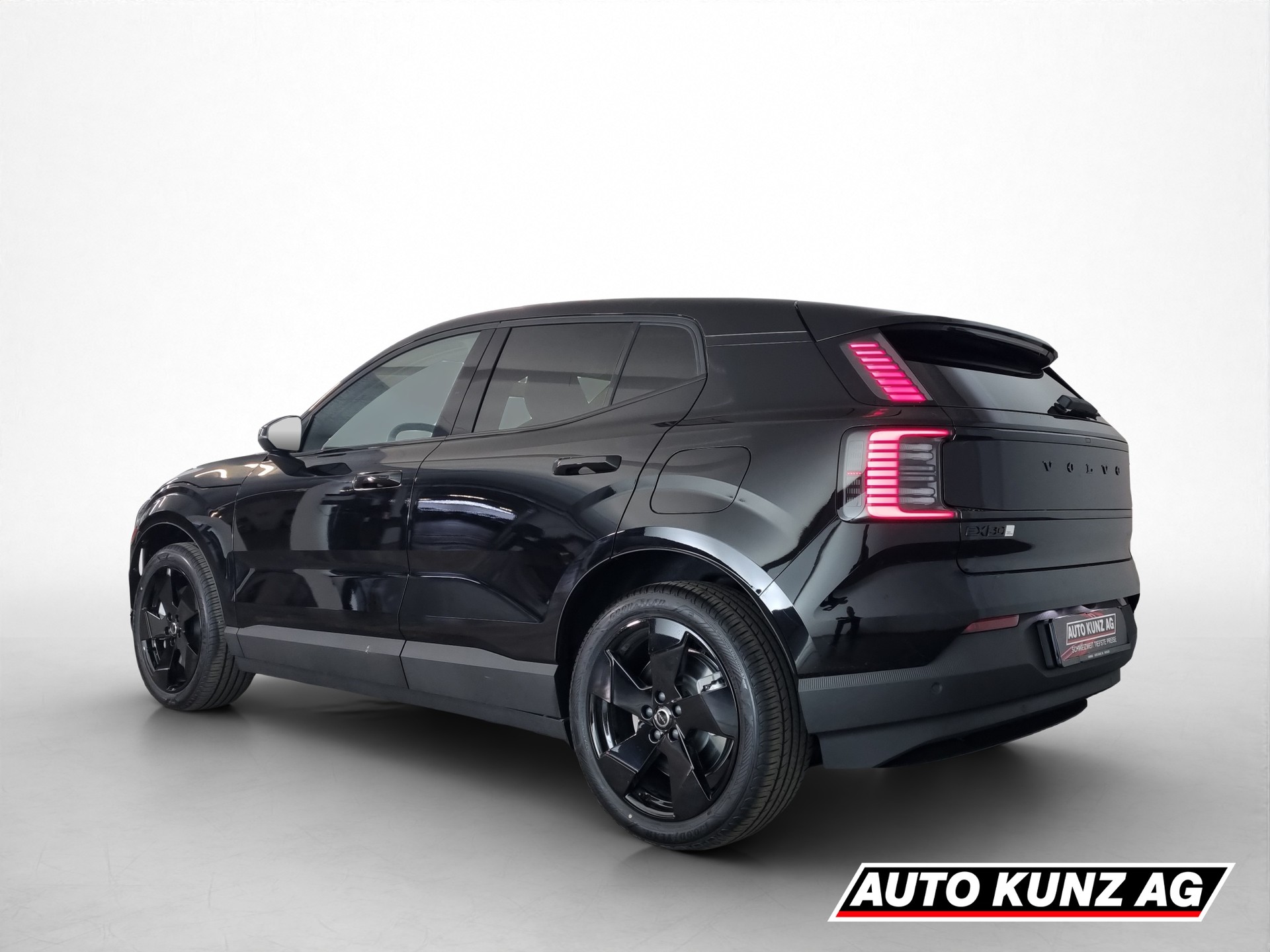 VOLVO EX 30 Twin Motor Performance Plus AWD-image-3