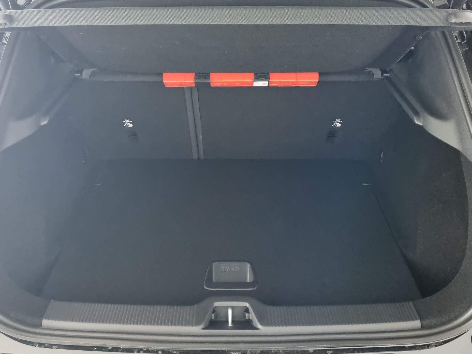 VOLVO EX 30 Twin Motor Performance Plus AWD-image-14