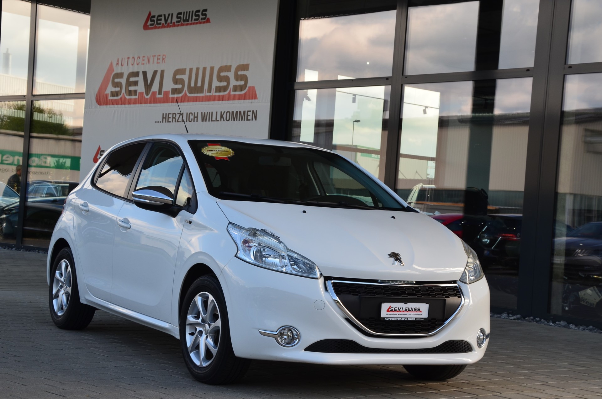 PEUGEOT 208 1.2 VTI Style*Ab MFK,1 Jahr oder 20'000km Garantie*-image-1
