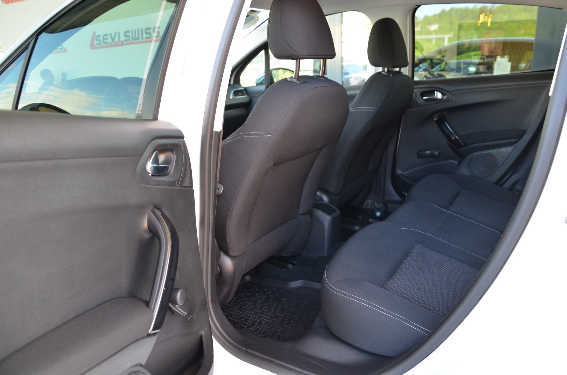 PEUGEOT 208 1.2 VTI Style*Ab MFK,1 Jahr oder 20'000km Garantie*-image-13