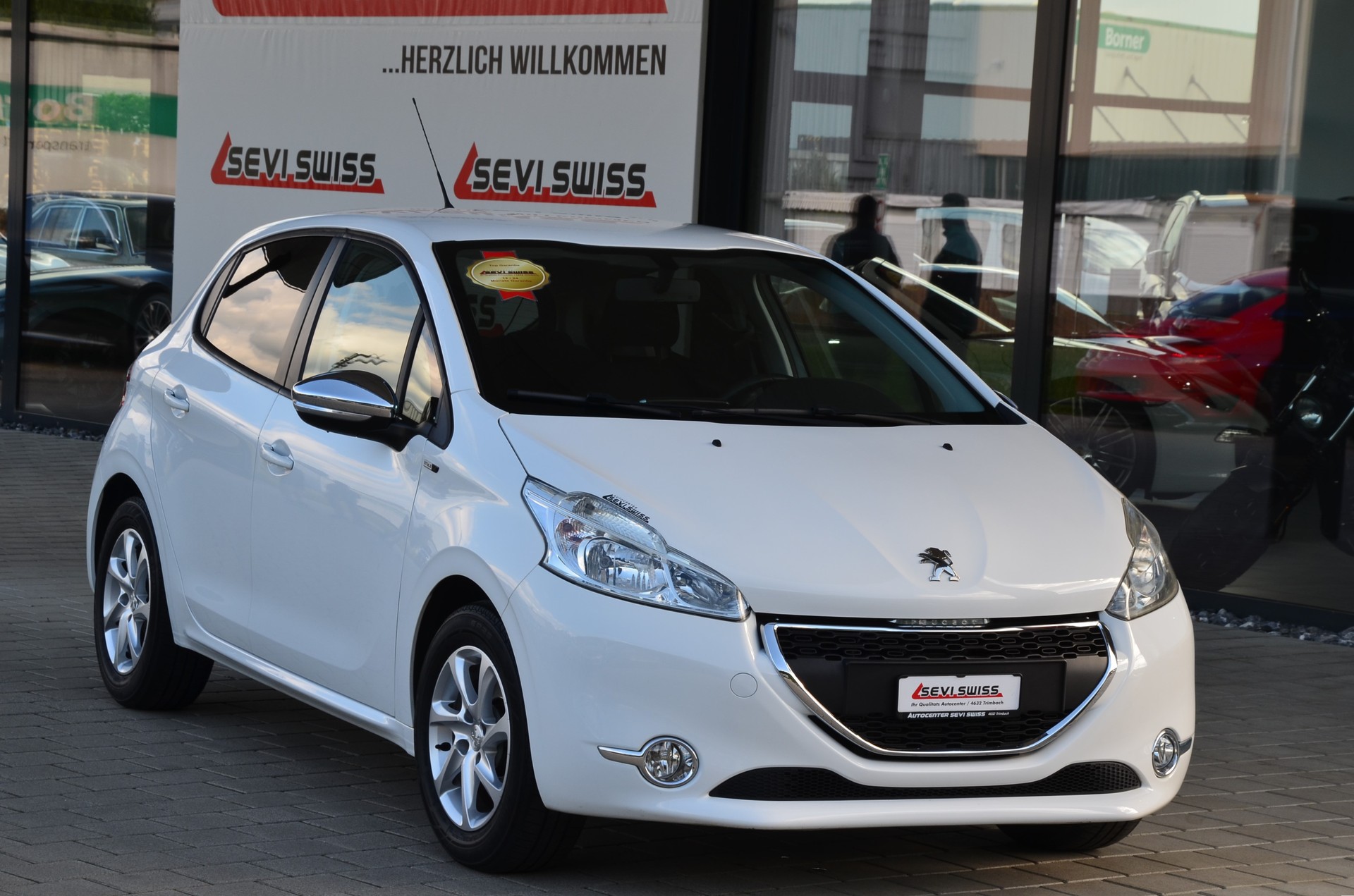 PEUGEOT 208 1.2 VTI Style*Ab MFK,1 Jahr oder 20'000km Garantie*-image-0