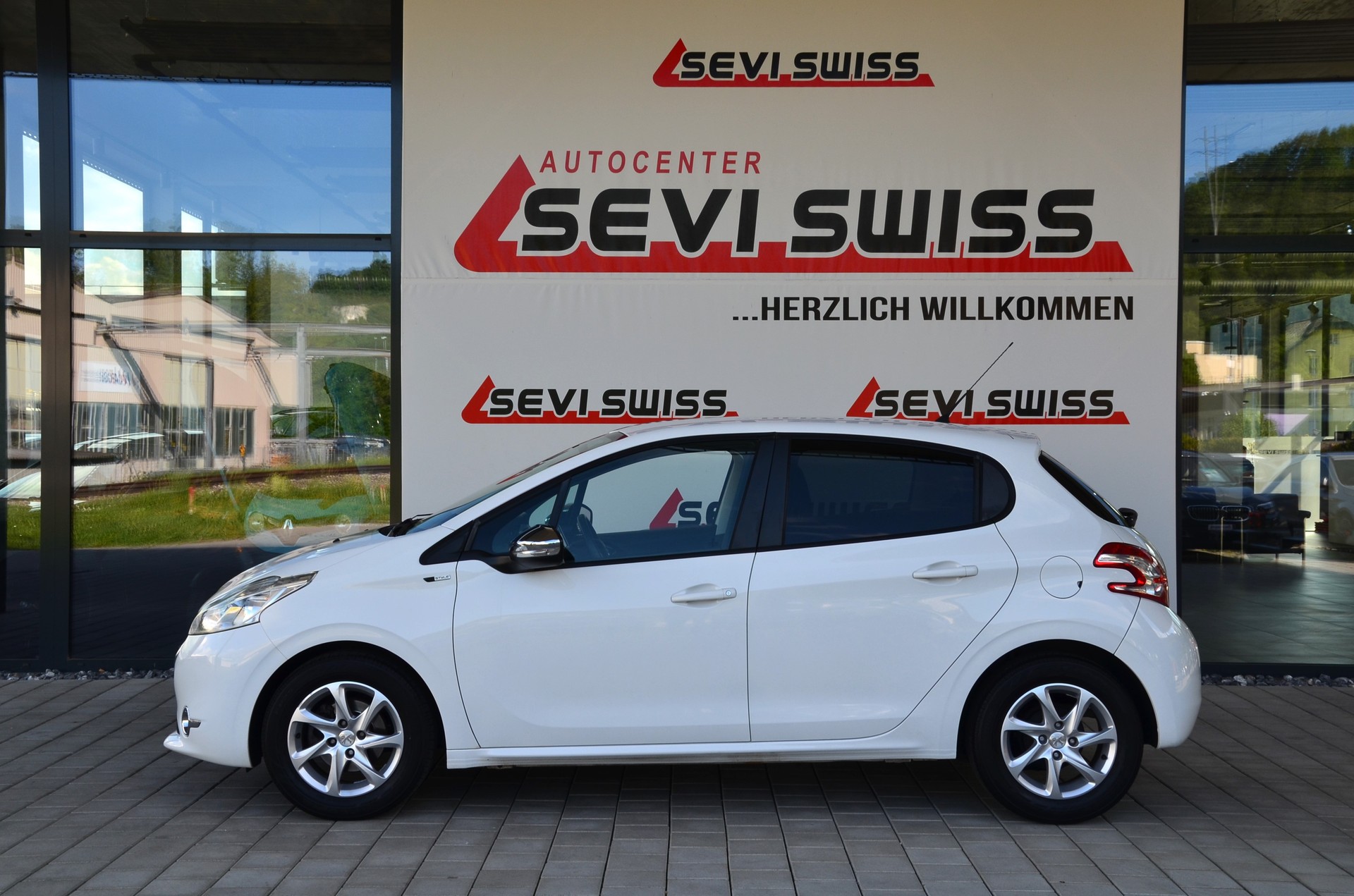 PEUGEOT 208 1.2 VTI Style*Ab MFK,1 Jahr oder 20'000km Garantie*-image-7