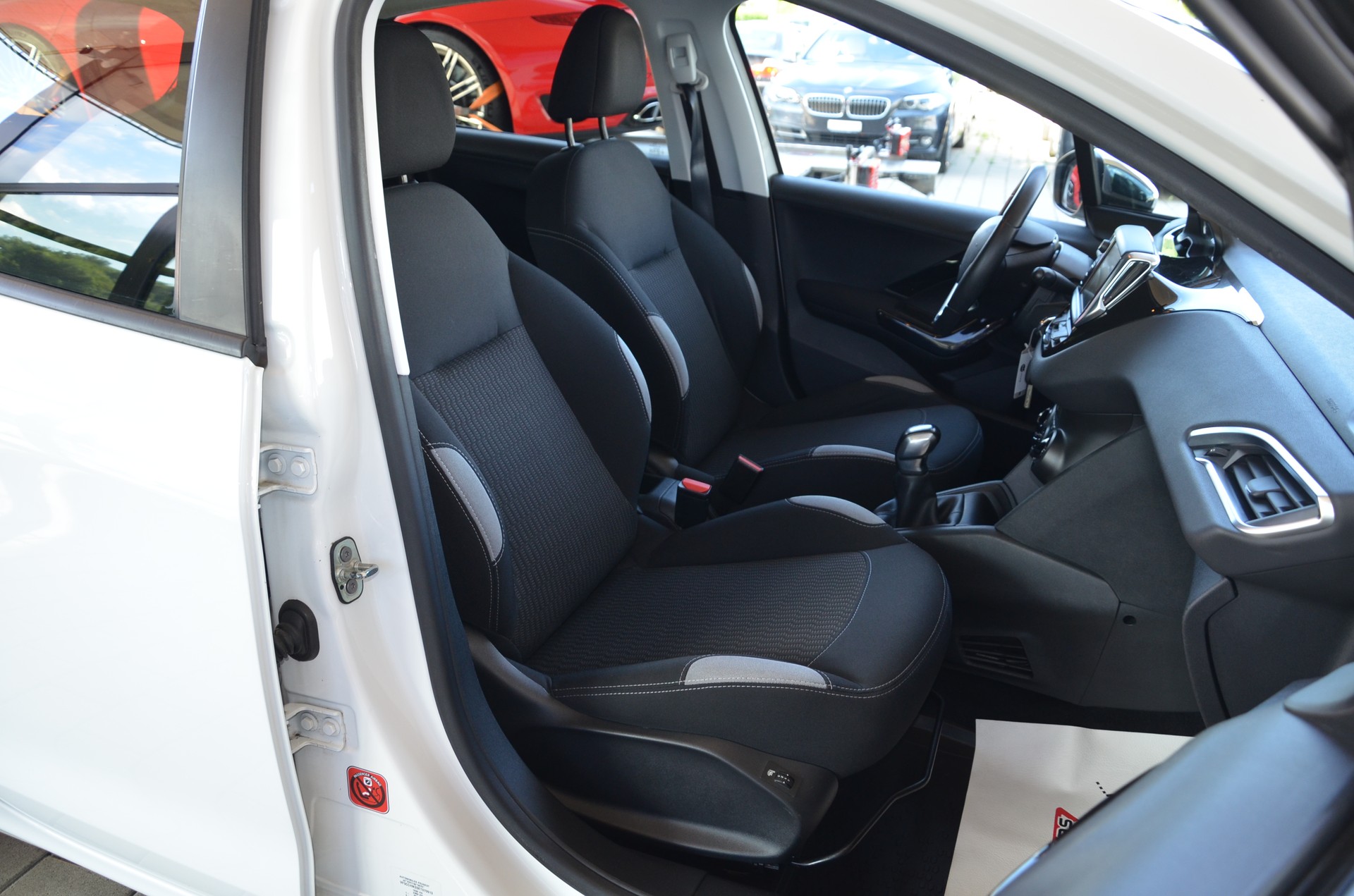 PEUGEOT 208 1.2 VTI Style*Ab MFK,1 Jahr oder 20'000km Garantie*-image-14