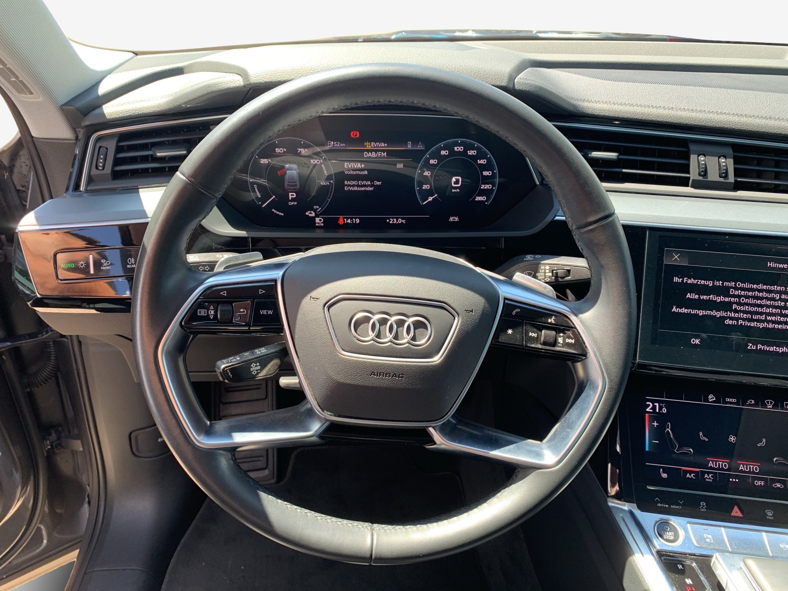AUDI e-tron 55 Sportback quattro-image-11