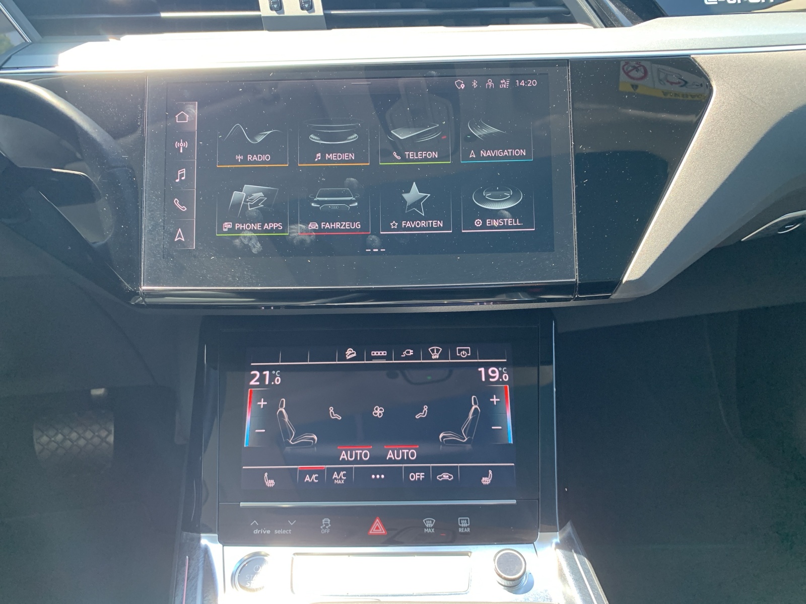 AUDI e-tron 55 Sportback quattro-image-12