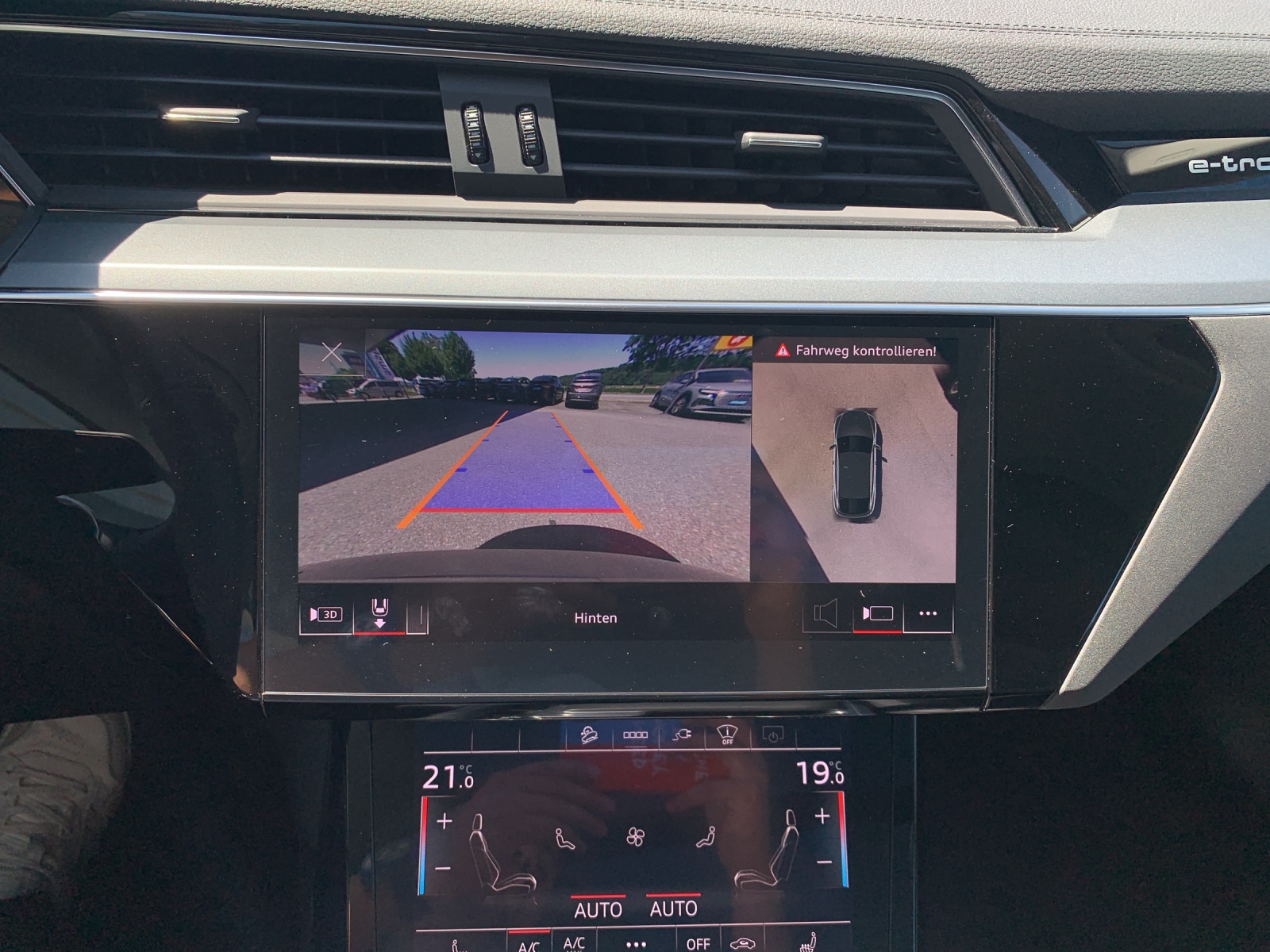 AUDI e-tron 55 Sportback quattro-image-15