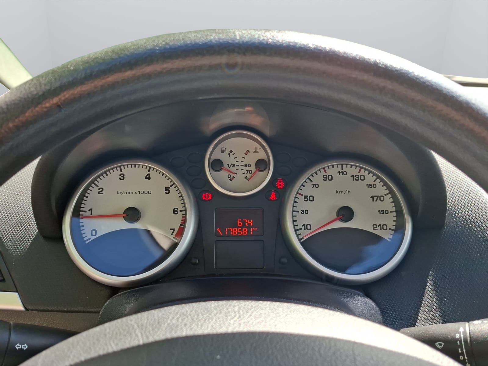 PEUGEOT 207 SW 1.6 16V Trendy Clim-image-13
