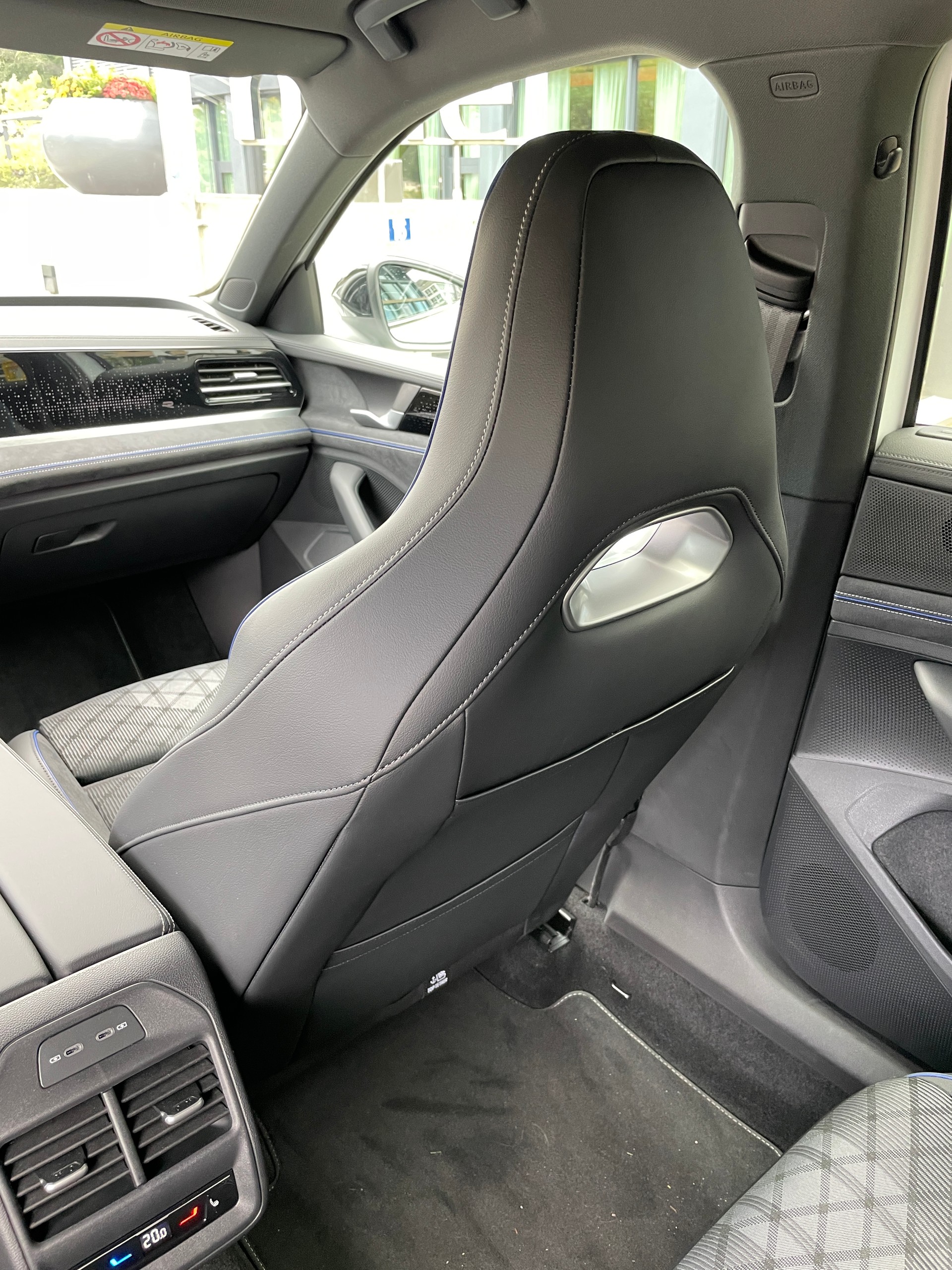 VW Passat SC 1.5 eTSI 150 DSG R-Line inkl. Park & Comfort mit Safe-Sicherung-image-16