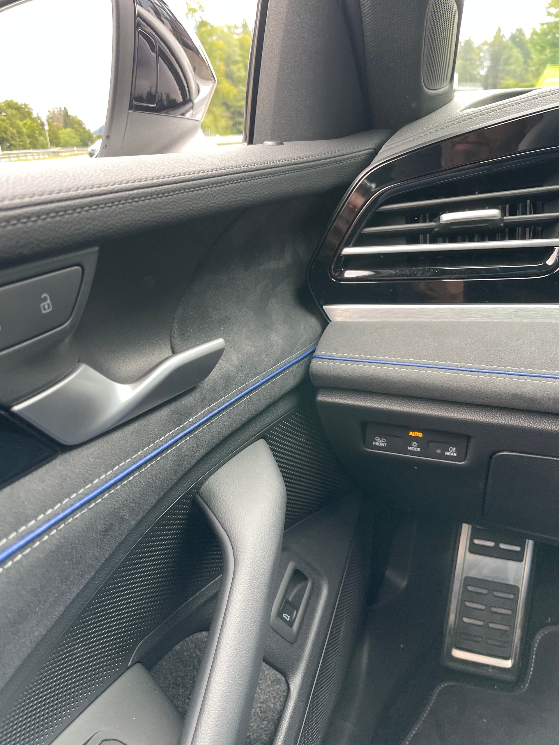 VW Passat SC 1.5 eTSI 150 DSG R-Line inkl. Park & Comfort mit Safe-Sicherung-image-23