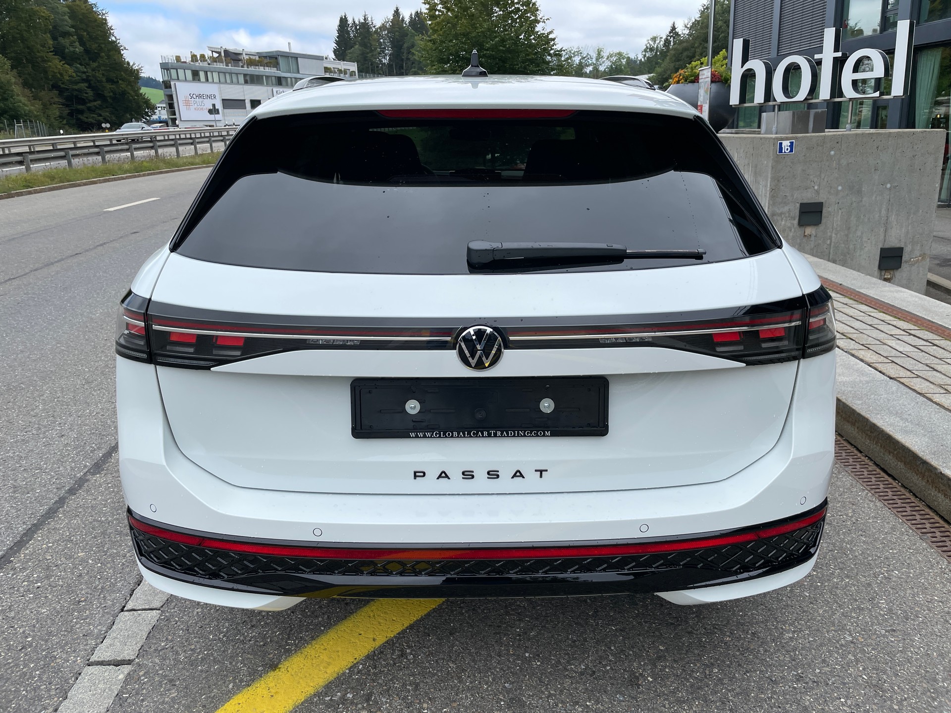 VW Passat SC 1.5 eTSI 150 DSG R-Line inkl. Park & Comfort mit Safe-Sicherung-image-5
