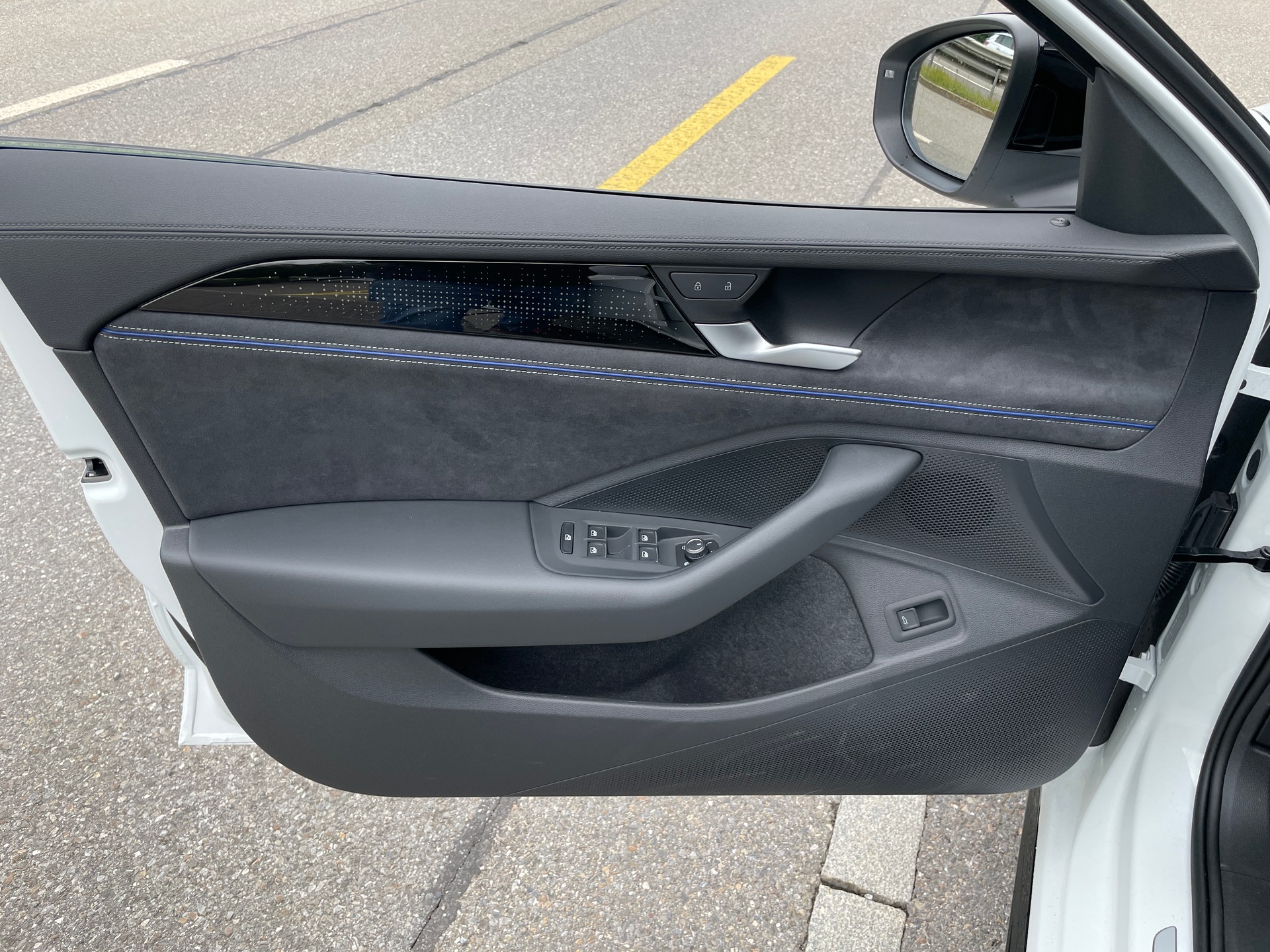 VW Passat SC 1.5 eTSI 150 DSG R-Line inkl. Park & Comfort mit Safe-Sicherung-image-10