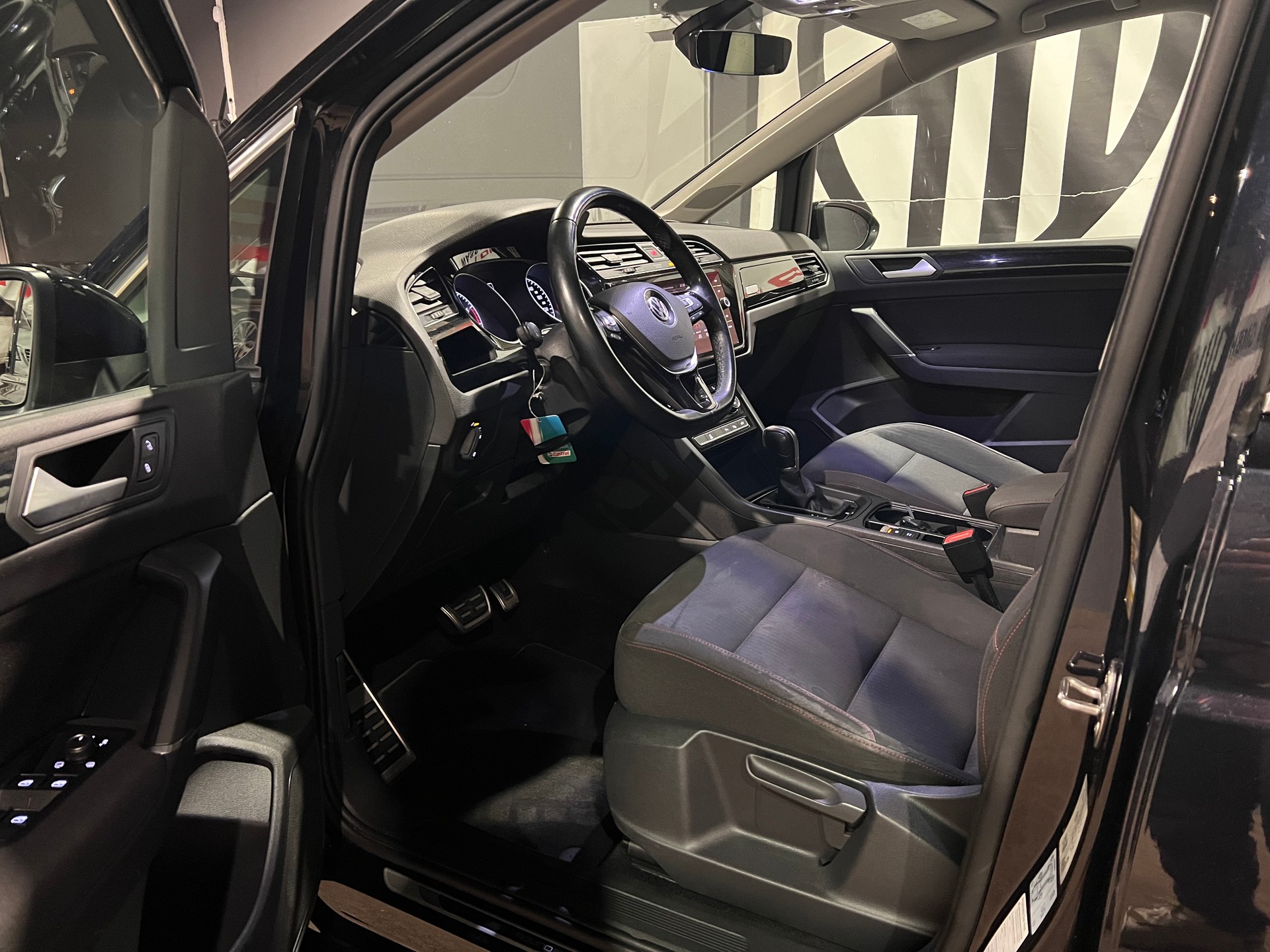 VW Touran 1.4 TSI BlueMotion Technology Sound DSG-image-10