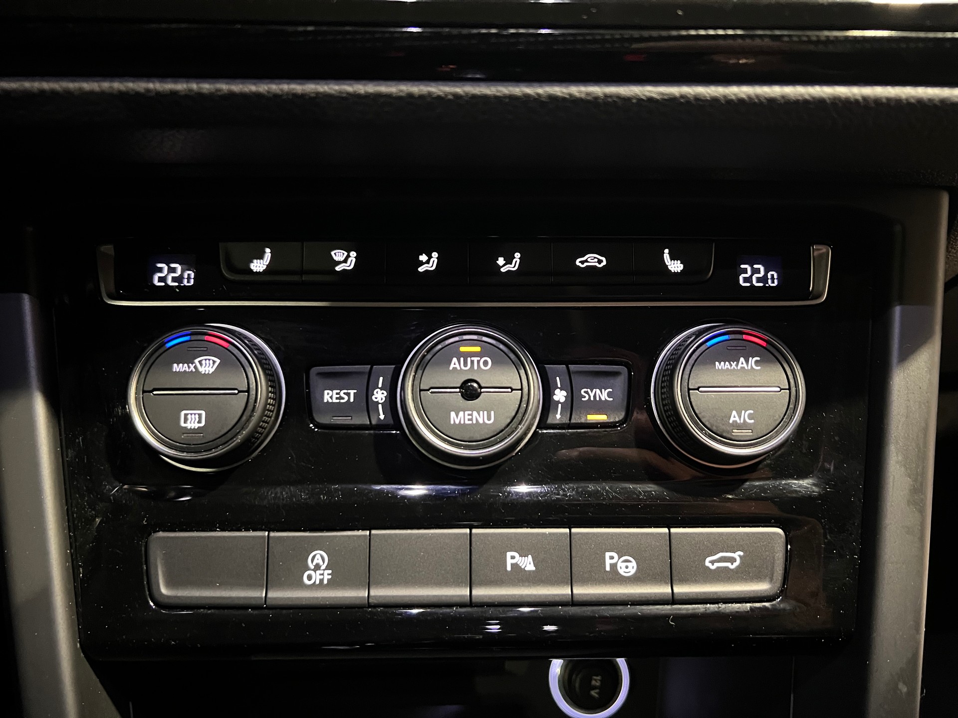 VW Touran 1.4 TSI BlueMotion Technology Sound DSG-image-19