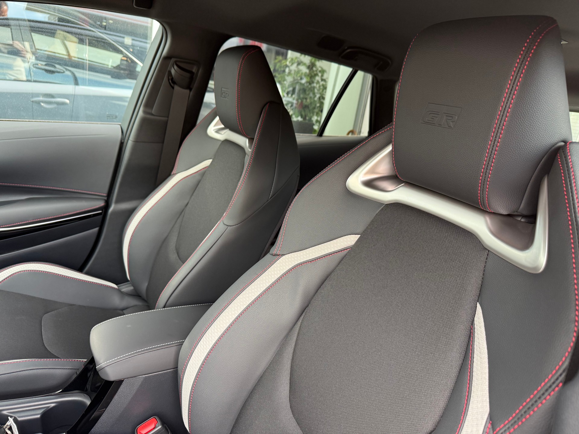 TOYOTA Corolla Touring Sports 2.0 HSD GR Sport e-CVT-image-10