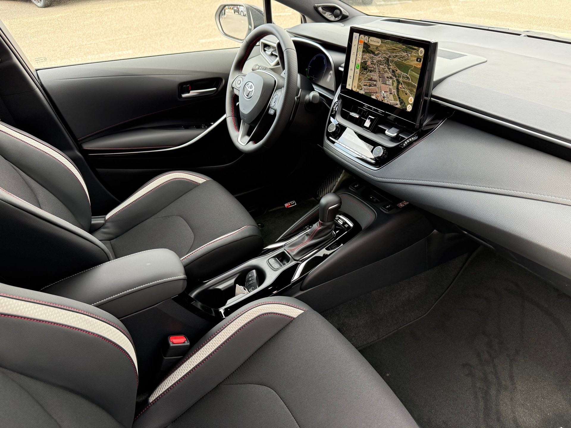 TOYOTA Corolla Touring Sports 2.0 HSD GR Sport e-CVT-image-12