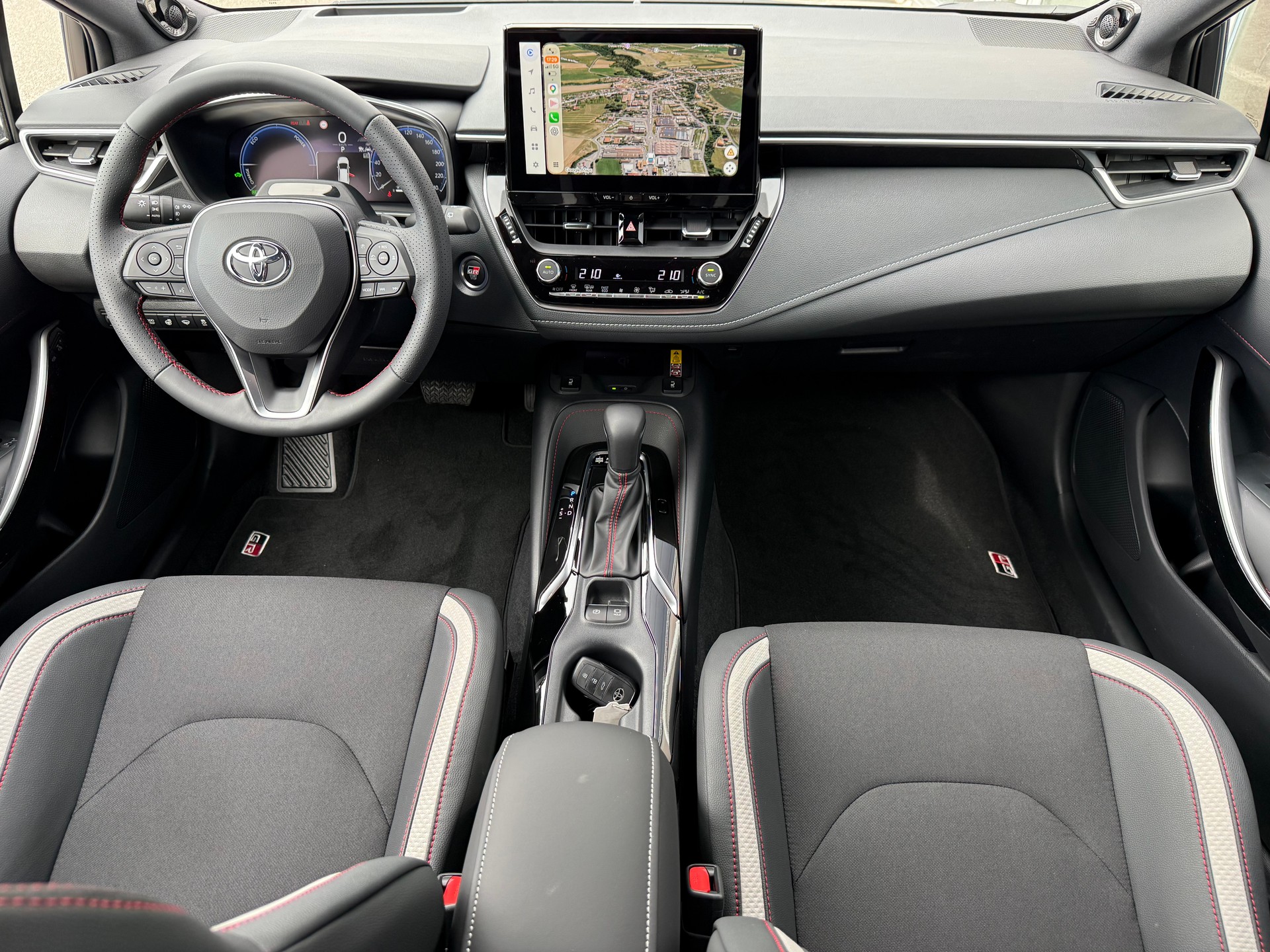 TOYOTA Corolla Touring Sports 2.0 HSD GR Sport e-CVT-image-13