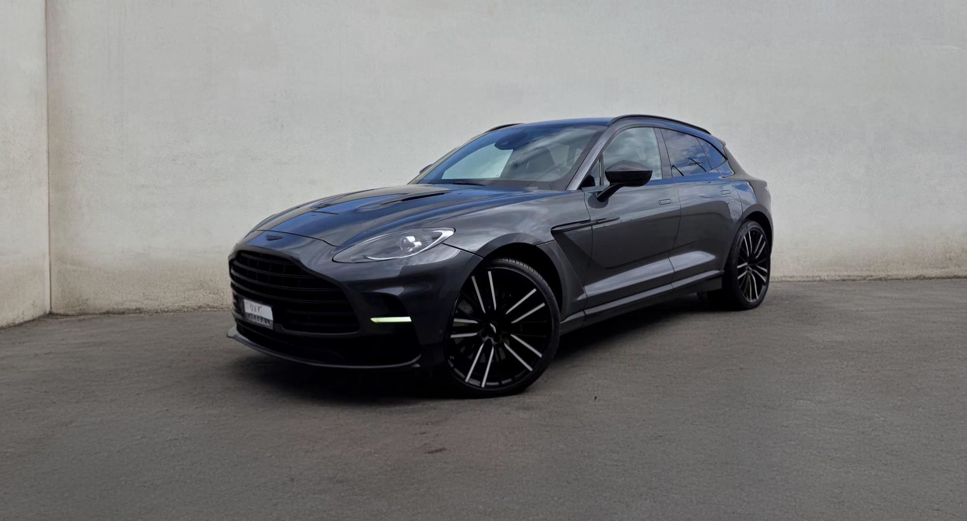 ASTON MARTIN DBX 4.0 V8-image-0