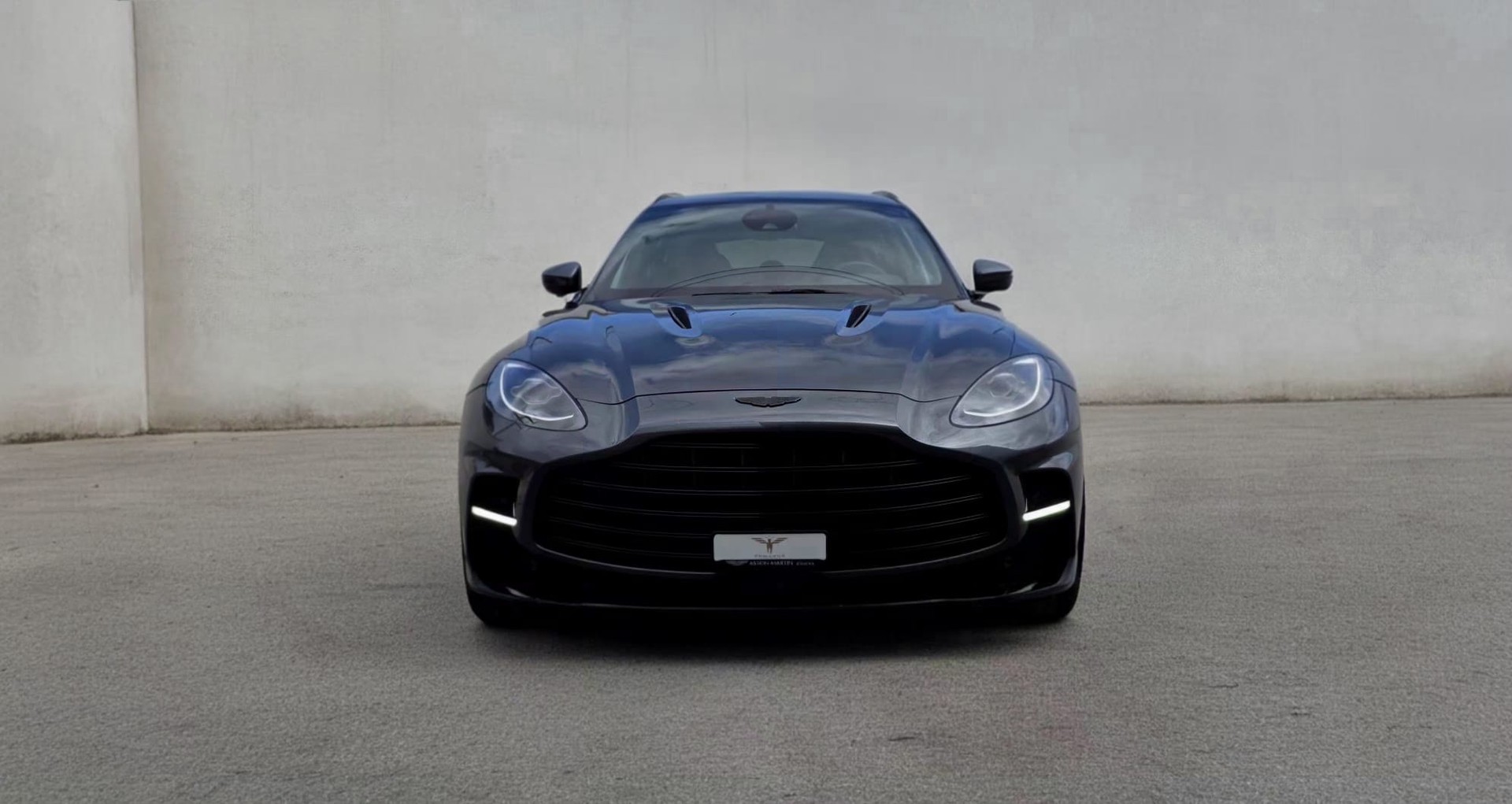 ASTON MARTIN DBX 4.0 V8-image-3