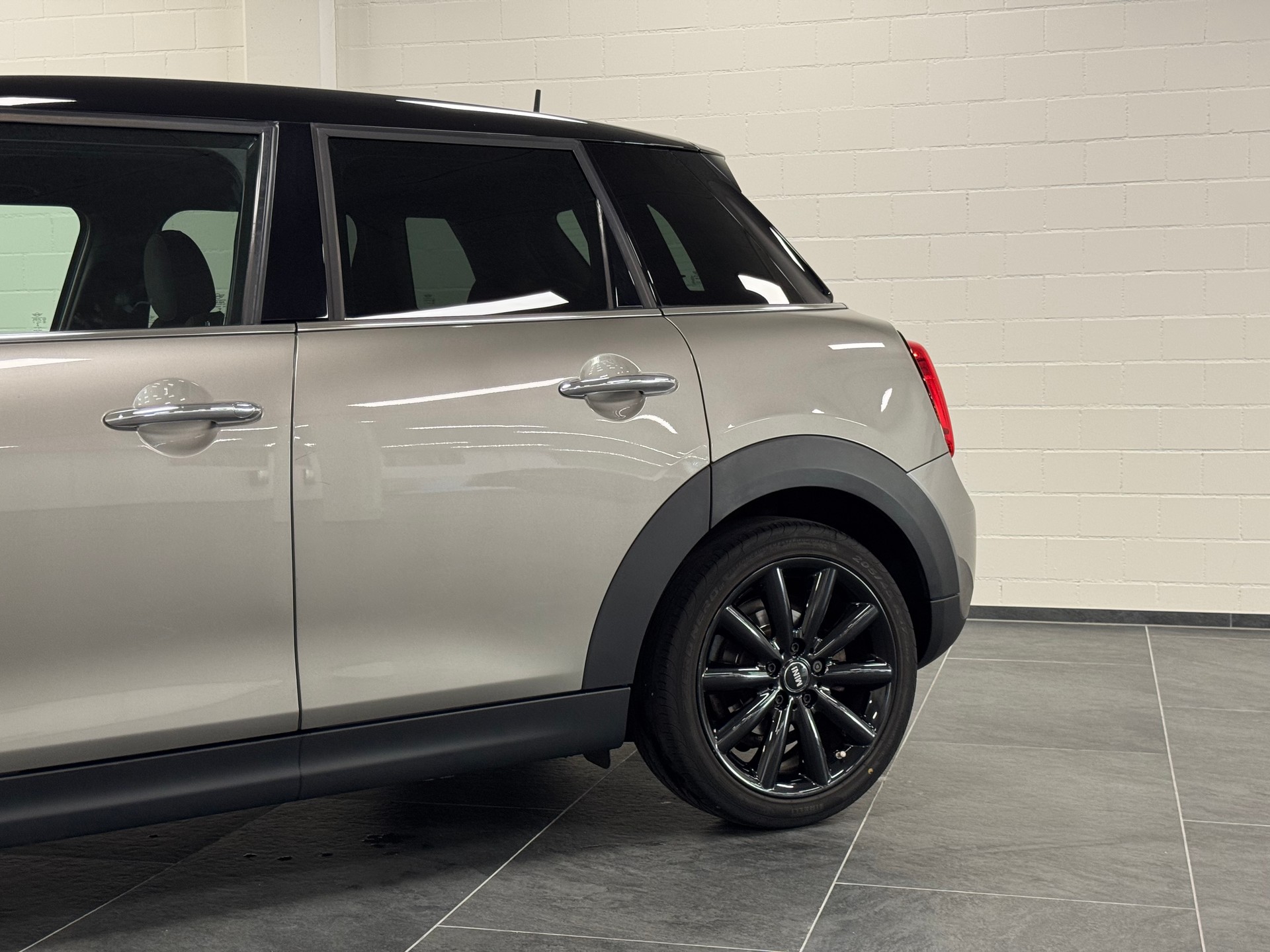 MINI Cooper Blackyard-image-3