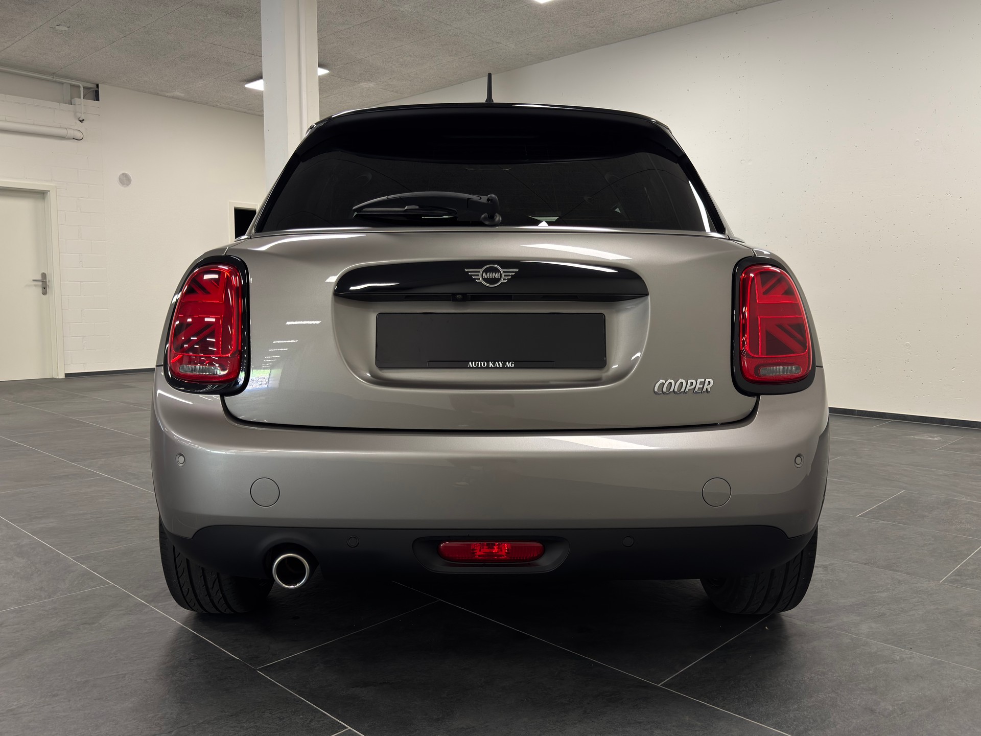 MINI Cooper Blackyard-image-4
