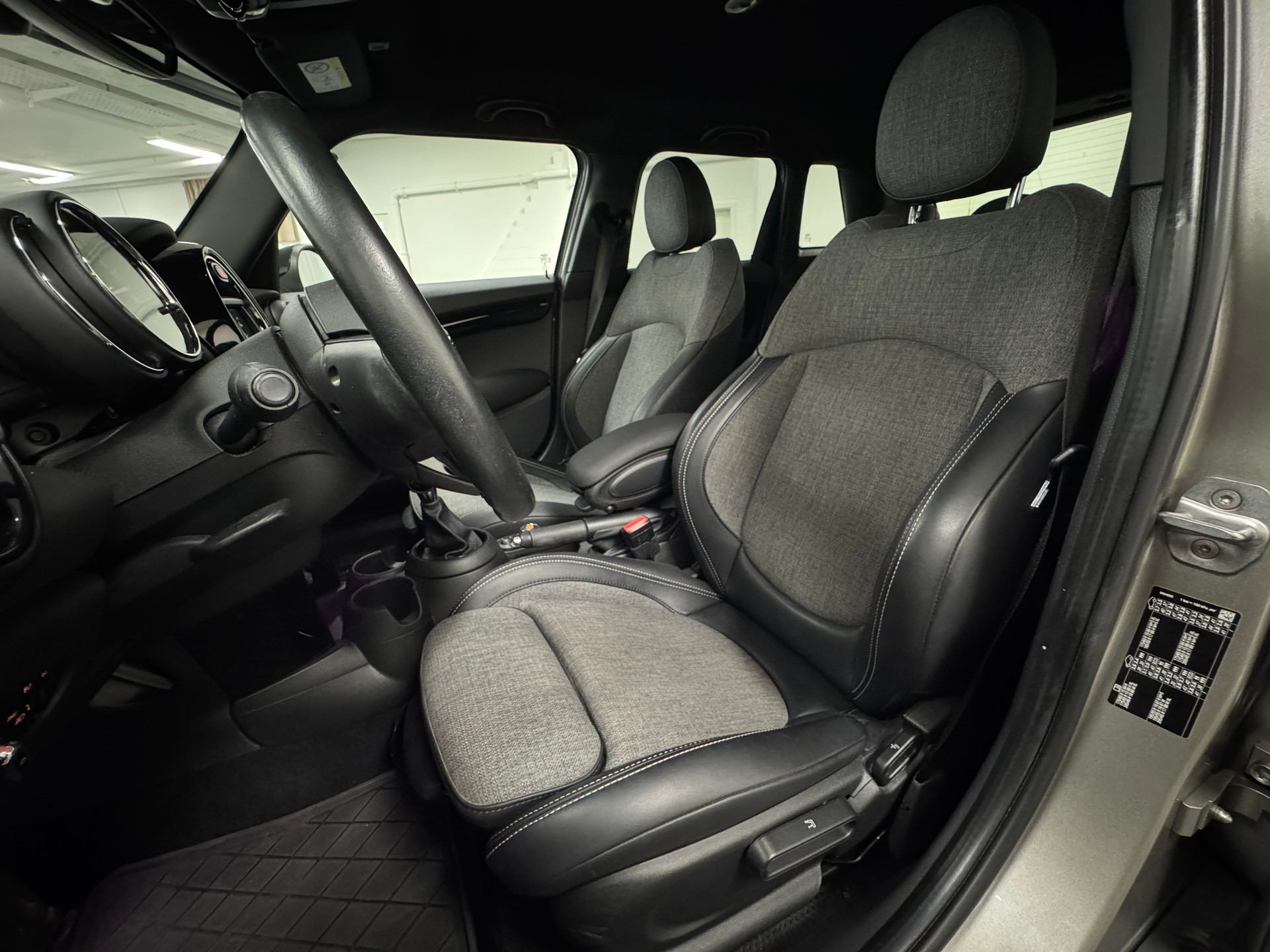 MINI Cooper Blackyard-image-6